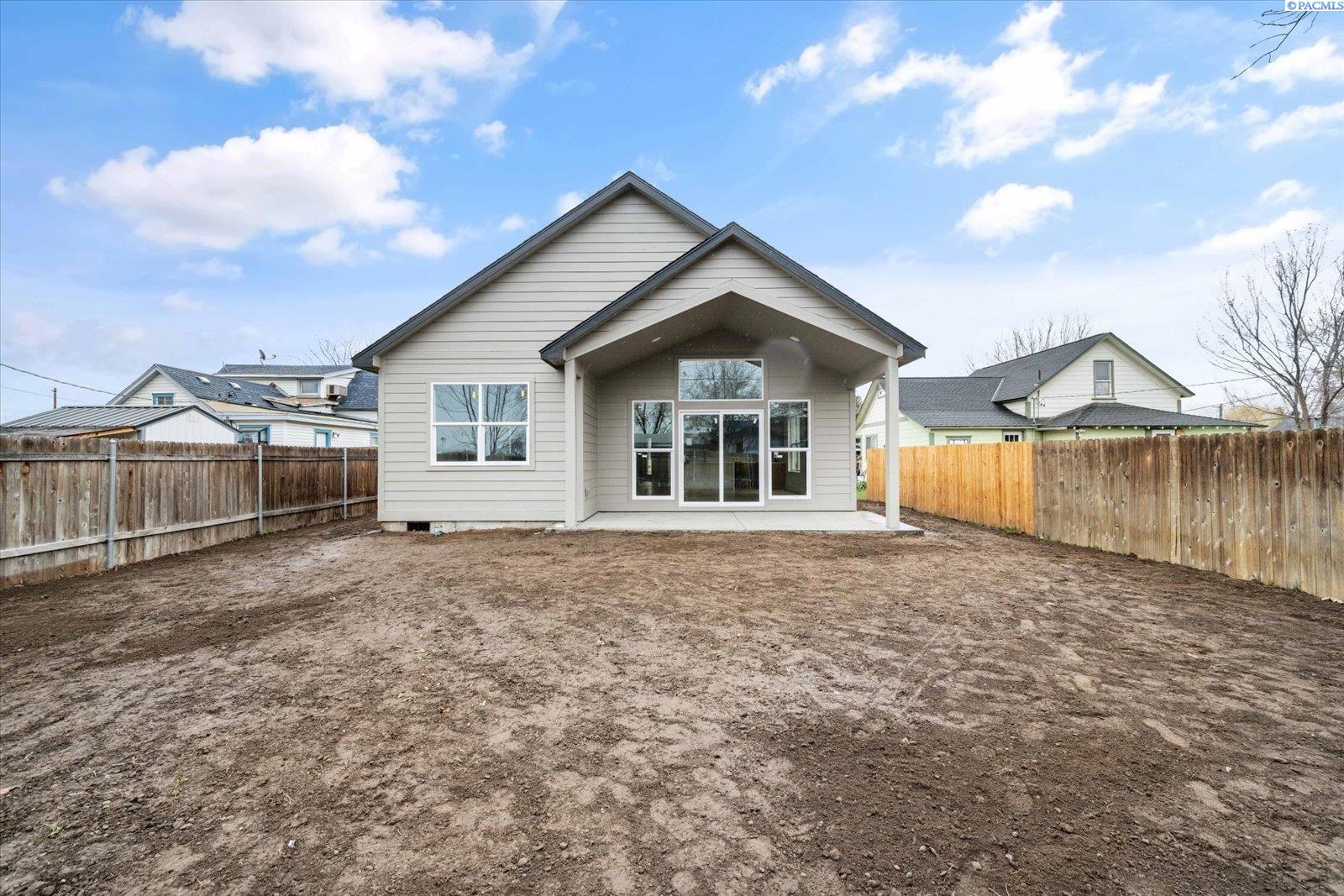 1426 Grant Ave, Prosser, WA 99350