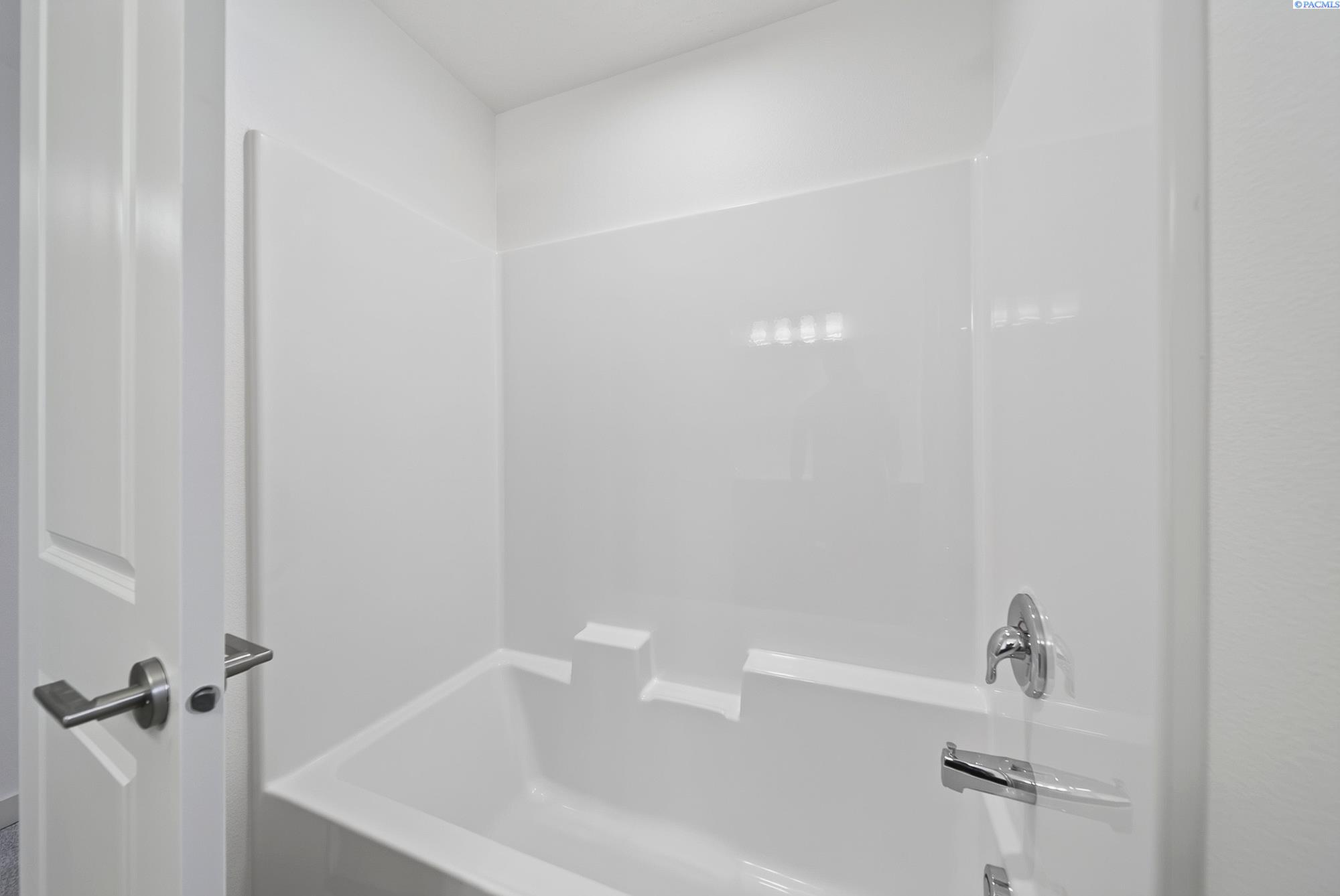 1601 SW Kelandren Dr, Prosser, WA 99350