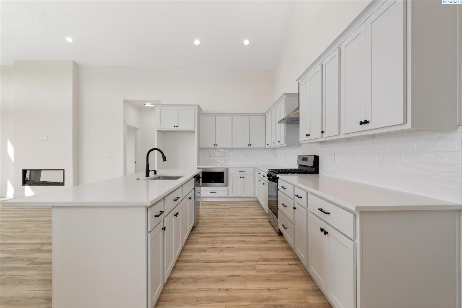 6641 24th Ave #13, Kennewick, WA 99338