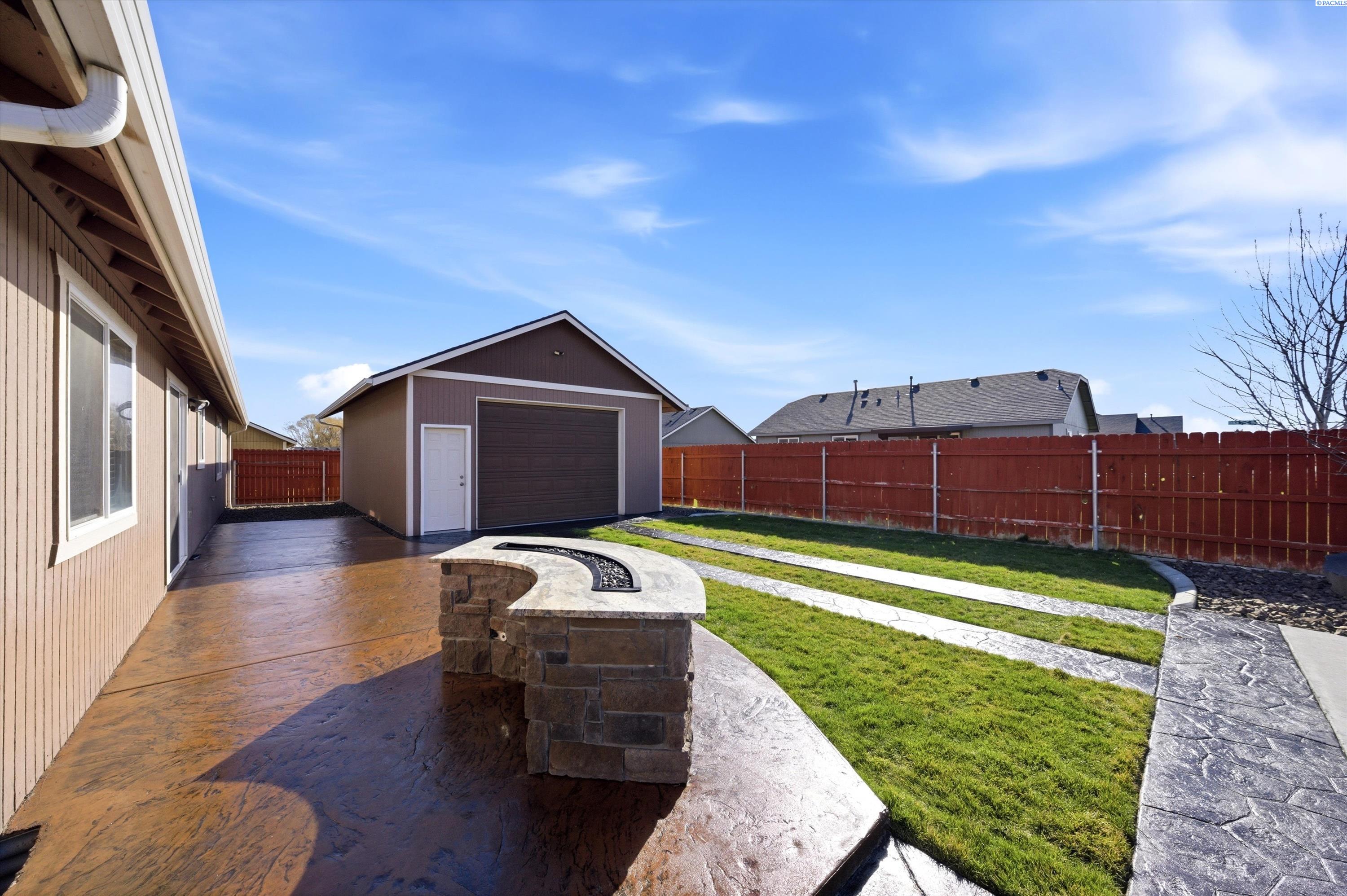 6416 Three Rivers Dr, Pasco, WA 99301