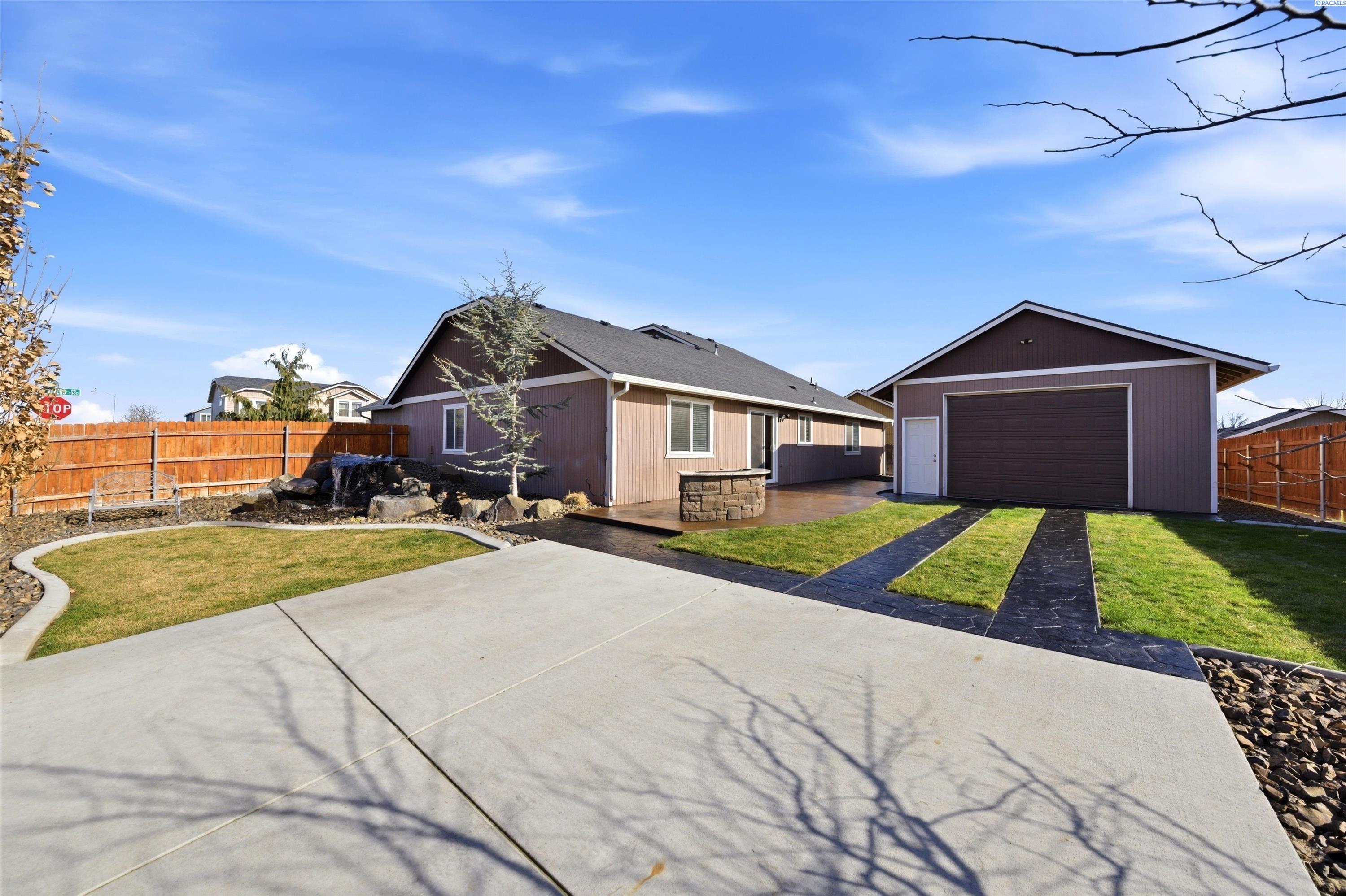 6416 Three Rivers Dr, Pasco, WA 99301