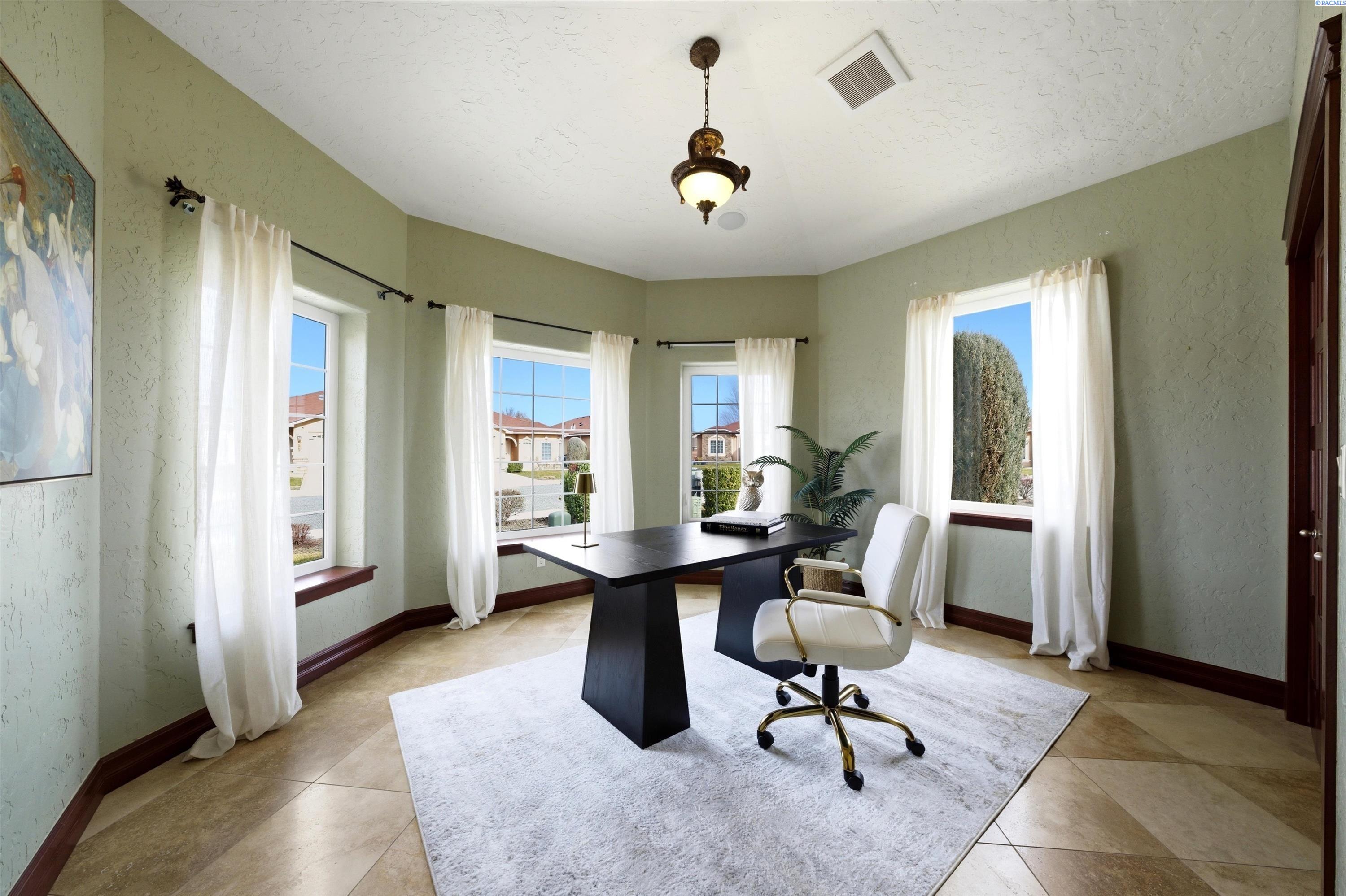 9206 Vincenzo Dr, Pasco, WA 99301