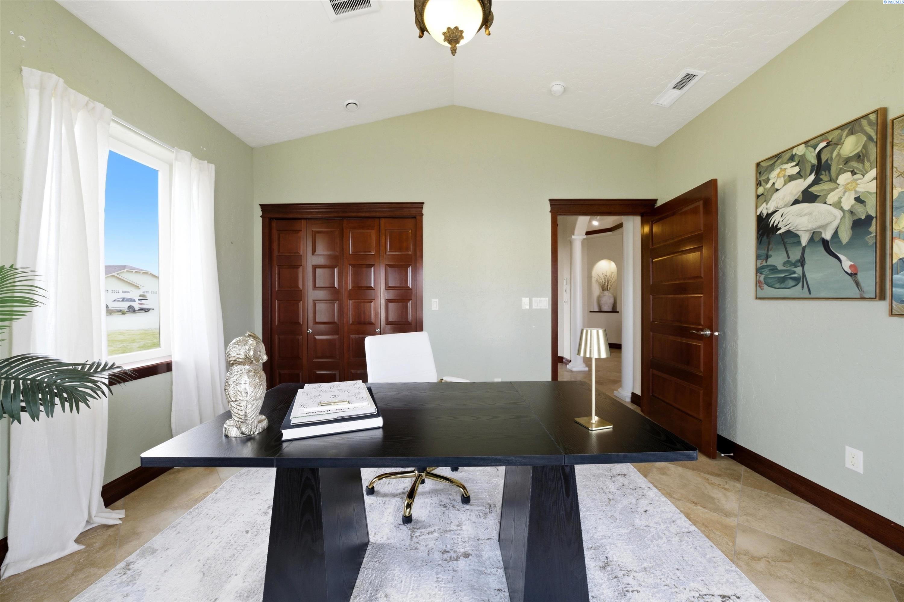 9206 Vincenzo Dr, Pasco, WA 99301