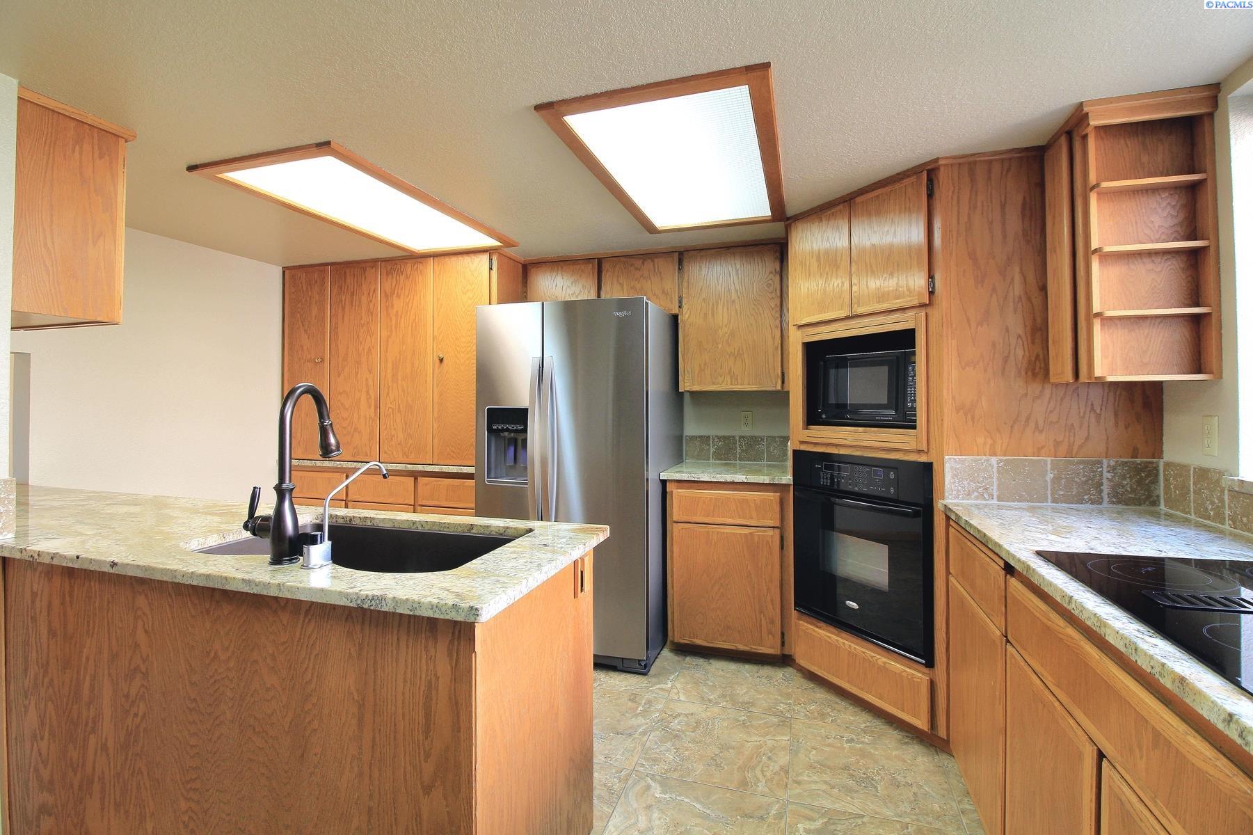 Homes for sale in West Richland, WA | 3600 Eastlake Dr, West Richland, WA 99353 | MLS# 290898