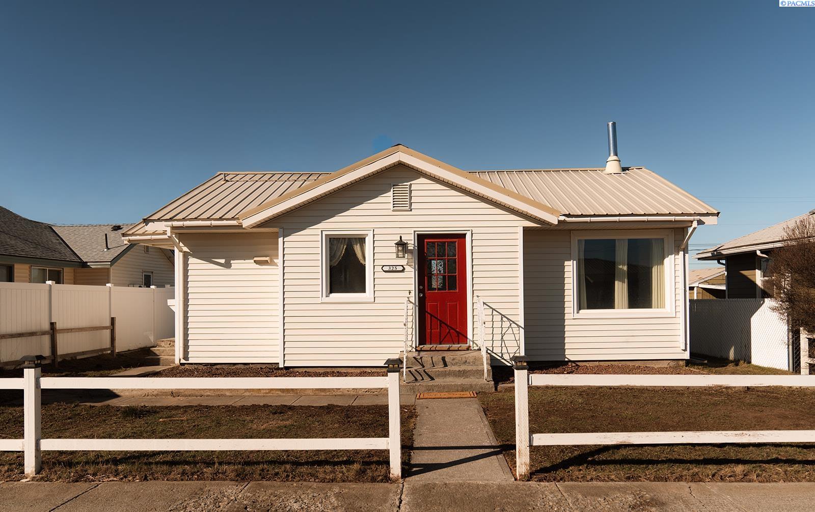 325 S Almira Ave, Connell WA 99326