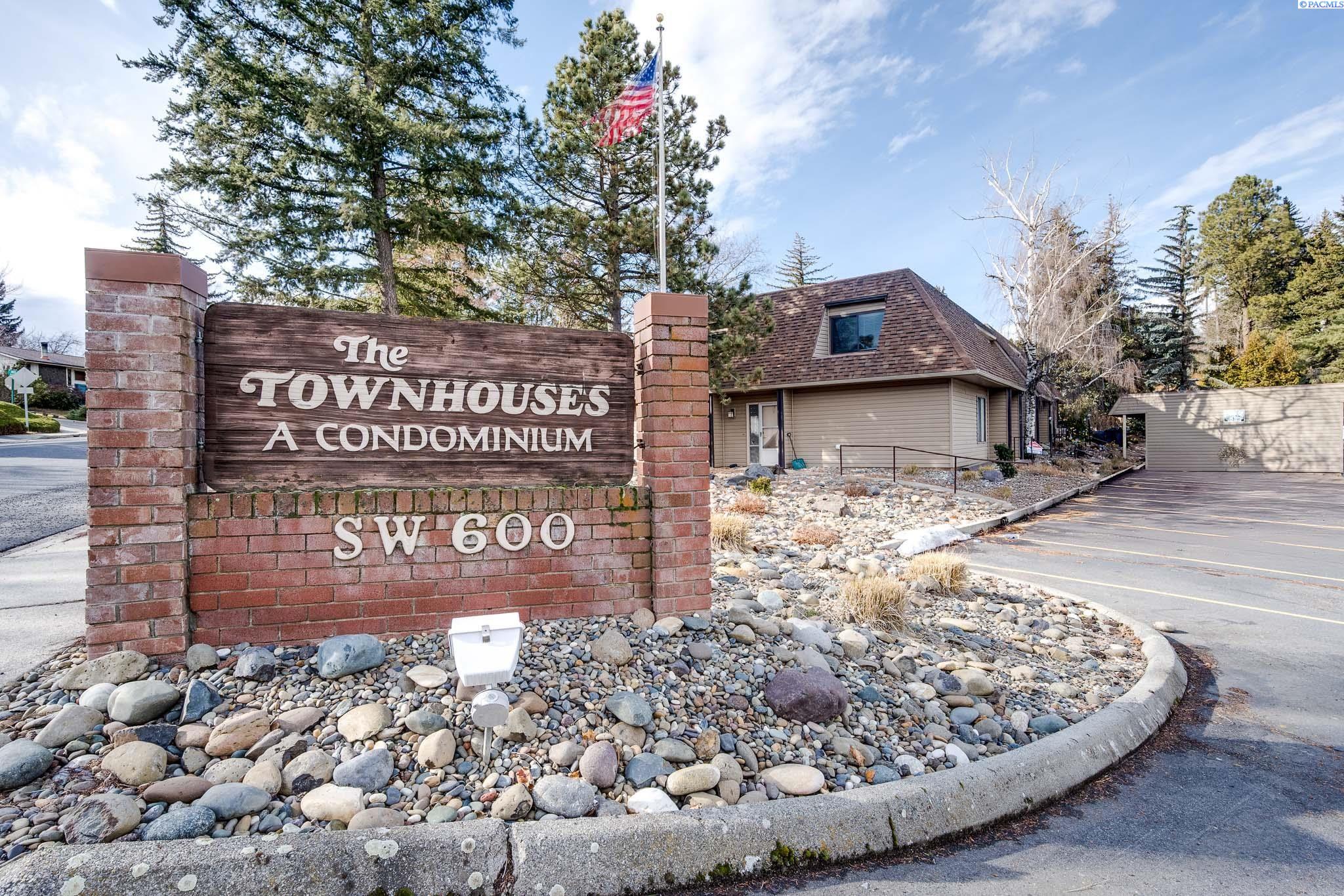 Homes for sale in Pullman, WA | 600 Sw Crestview St, Pullman, WA 99163 | MLS# 290919