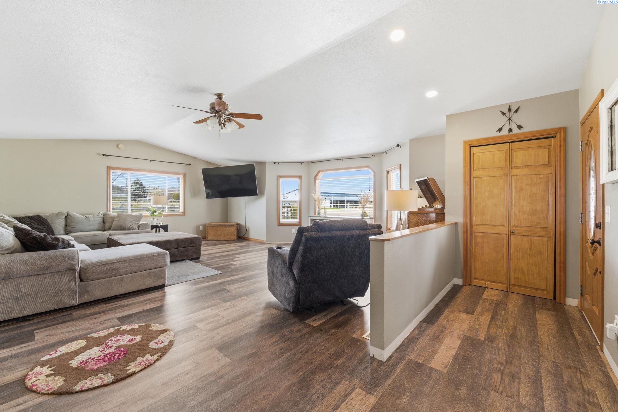 Homes for sale in Benton City, WA | 5603 E Hamilton Rd, Benton City, WA 99320 | MLS# 290980