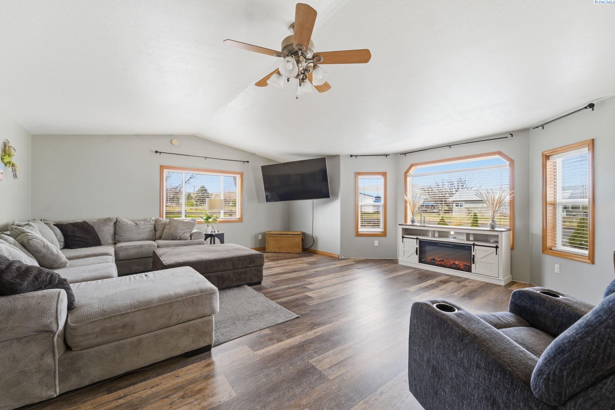 Homes for sale in Benton City, WA | 5603 E Hamilton Rd, Benton City, WA 99320 | MLS# 290980