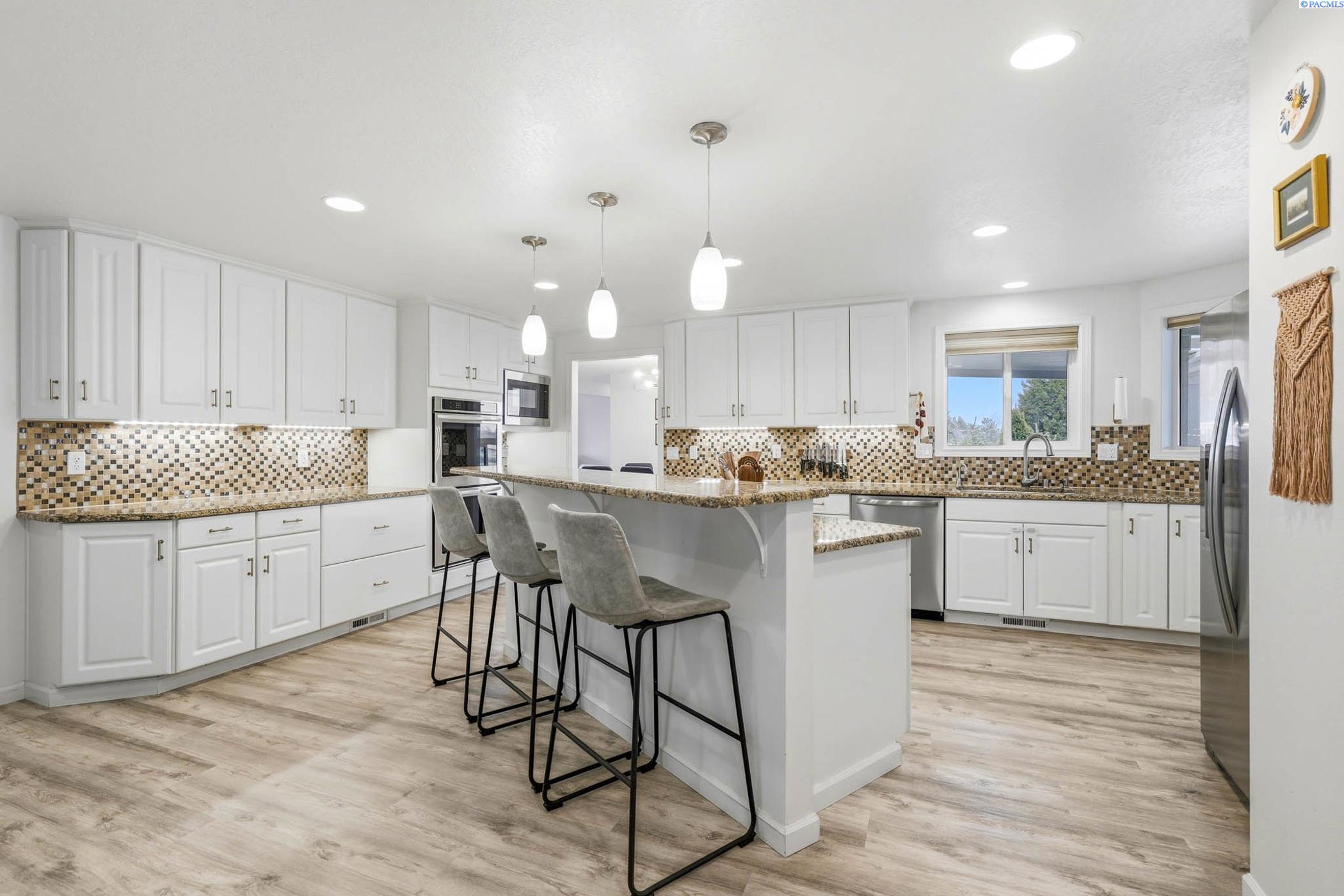 4700 Collins Rd, West Richland, WA 99353