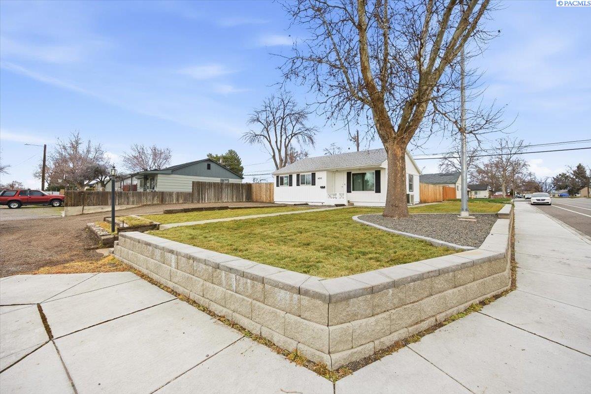 Homes for sale in Richland, WA | 400 Smith Ave, Richland, WA 99352 | MLS# 290991
