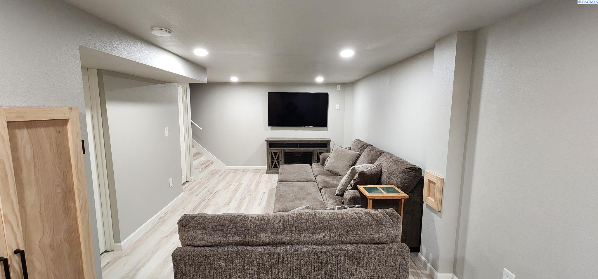 1908 Everest Ave, Richland, WA 99354