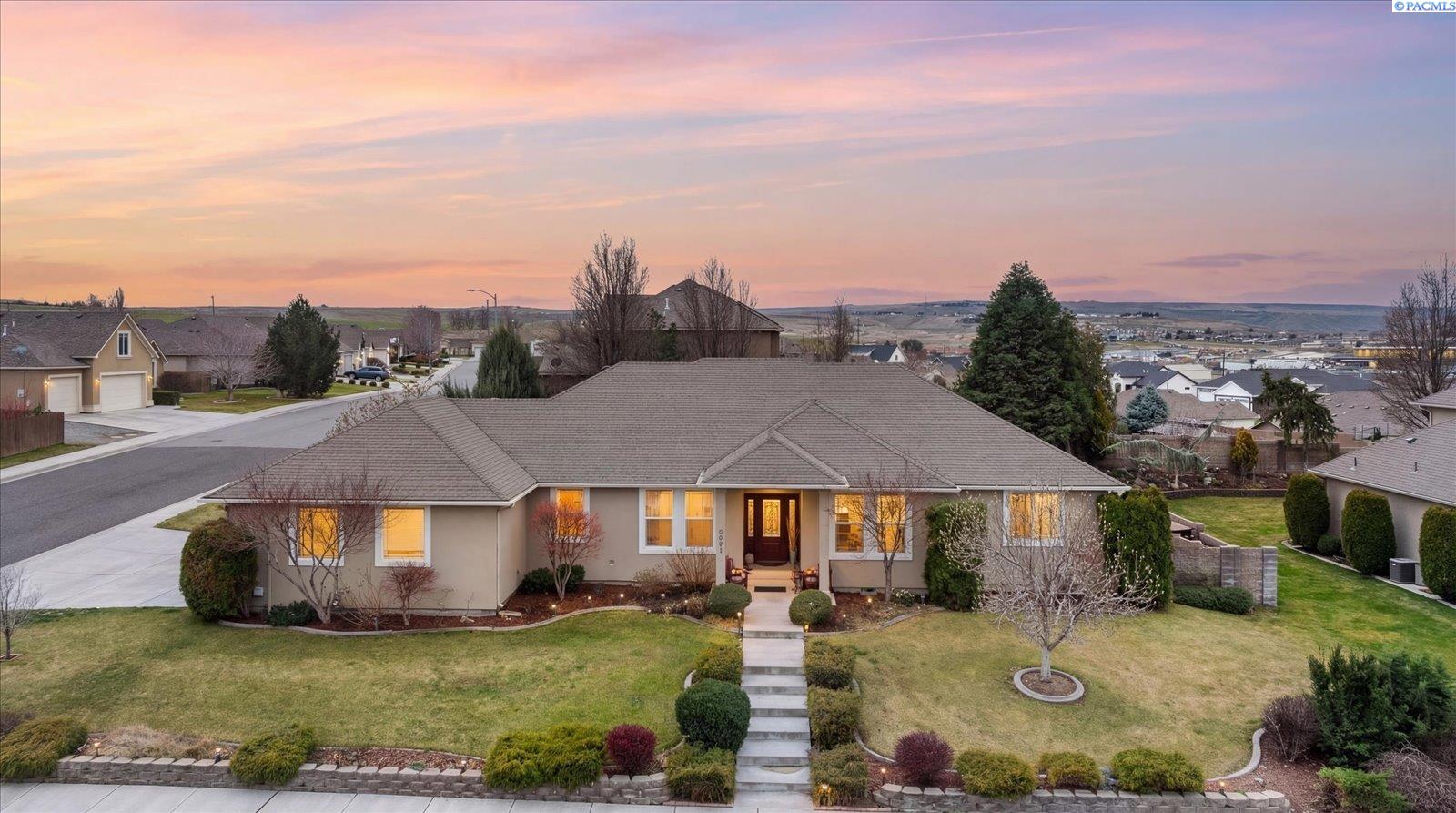 8903 6th Ave, Kennewick, WA 99336