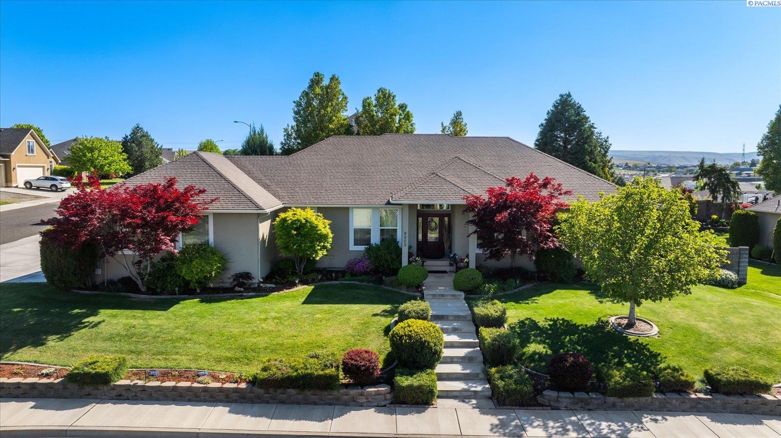 8903 6th Ave, Kennewick, WA 99336