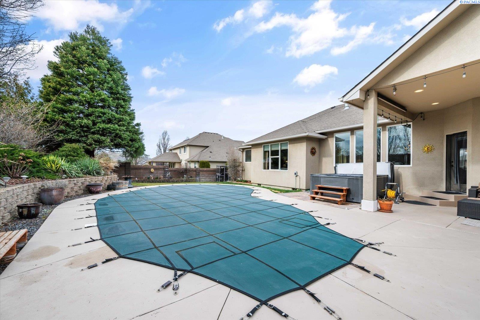 8903 6th Ave, Kennewick, WA 99336