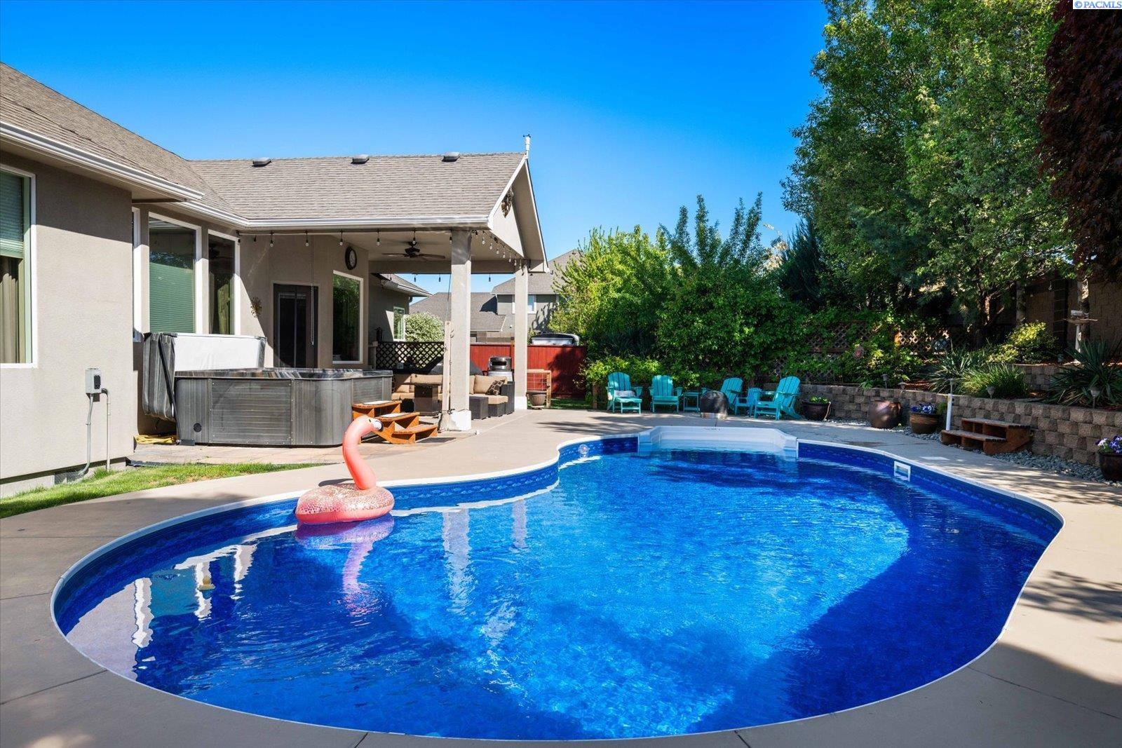 8903 6th Ave, Kennewick, WA 99336