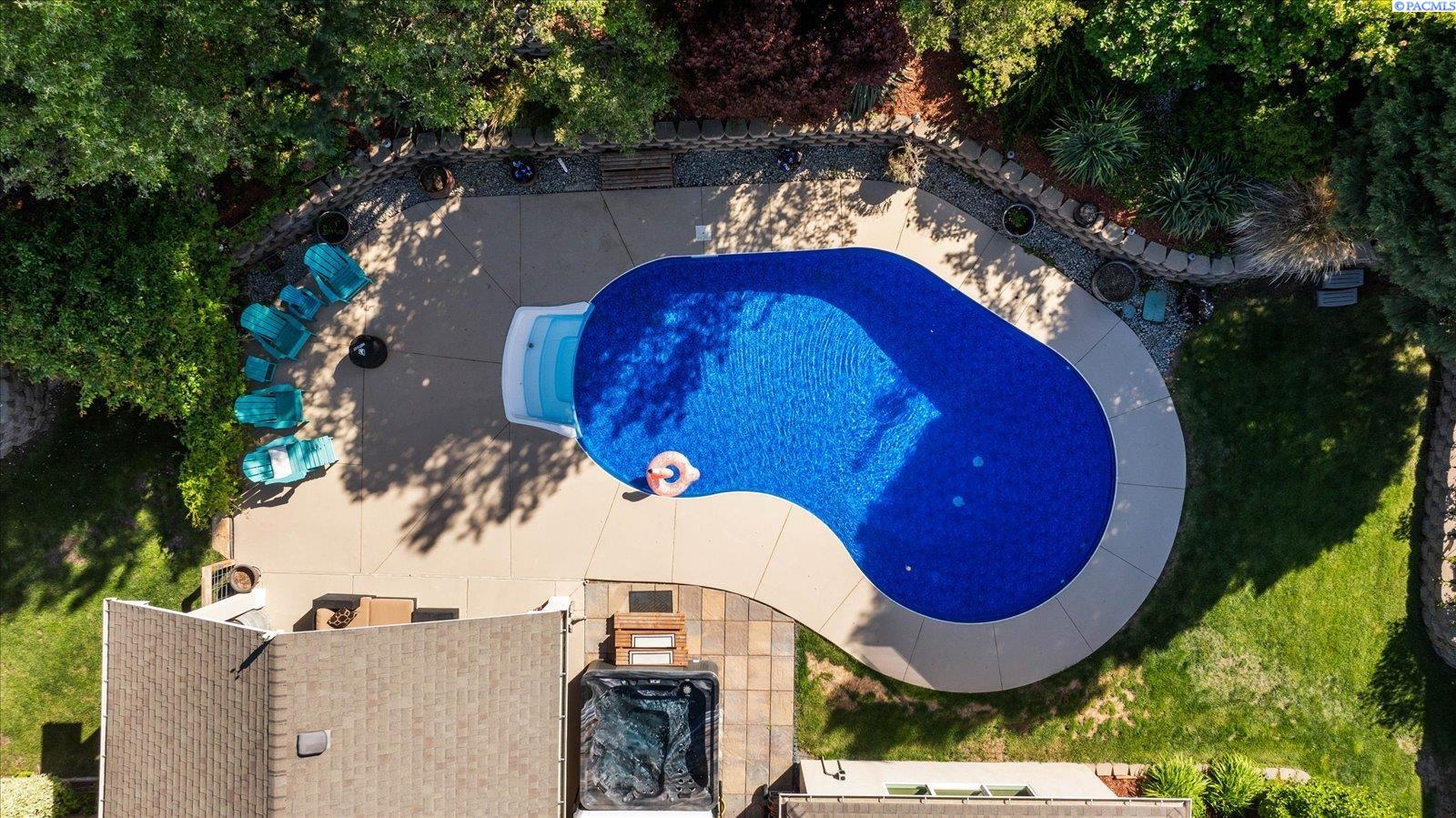 8903 6th Ave, Kennewick, WA 99336