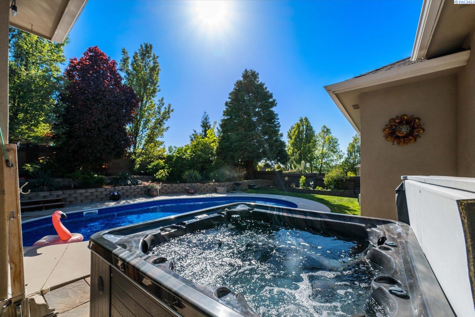 8903 6th Ave, Kennewick, WA 99336