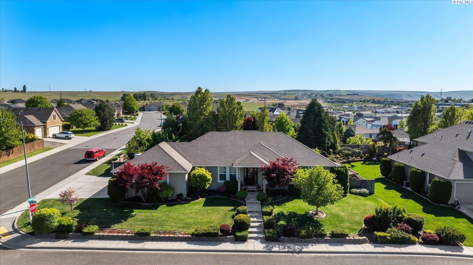 8903 6th Ave, Kennewick, WA 99336