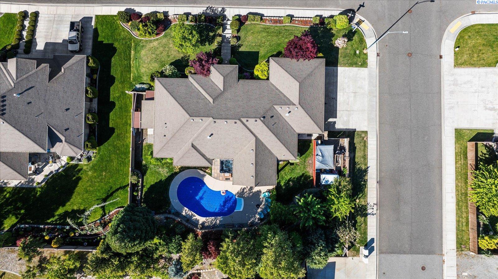 8903 6th Ave, Kennewick, WA 99336