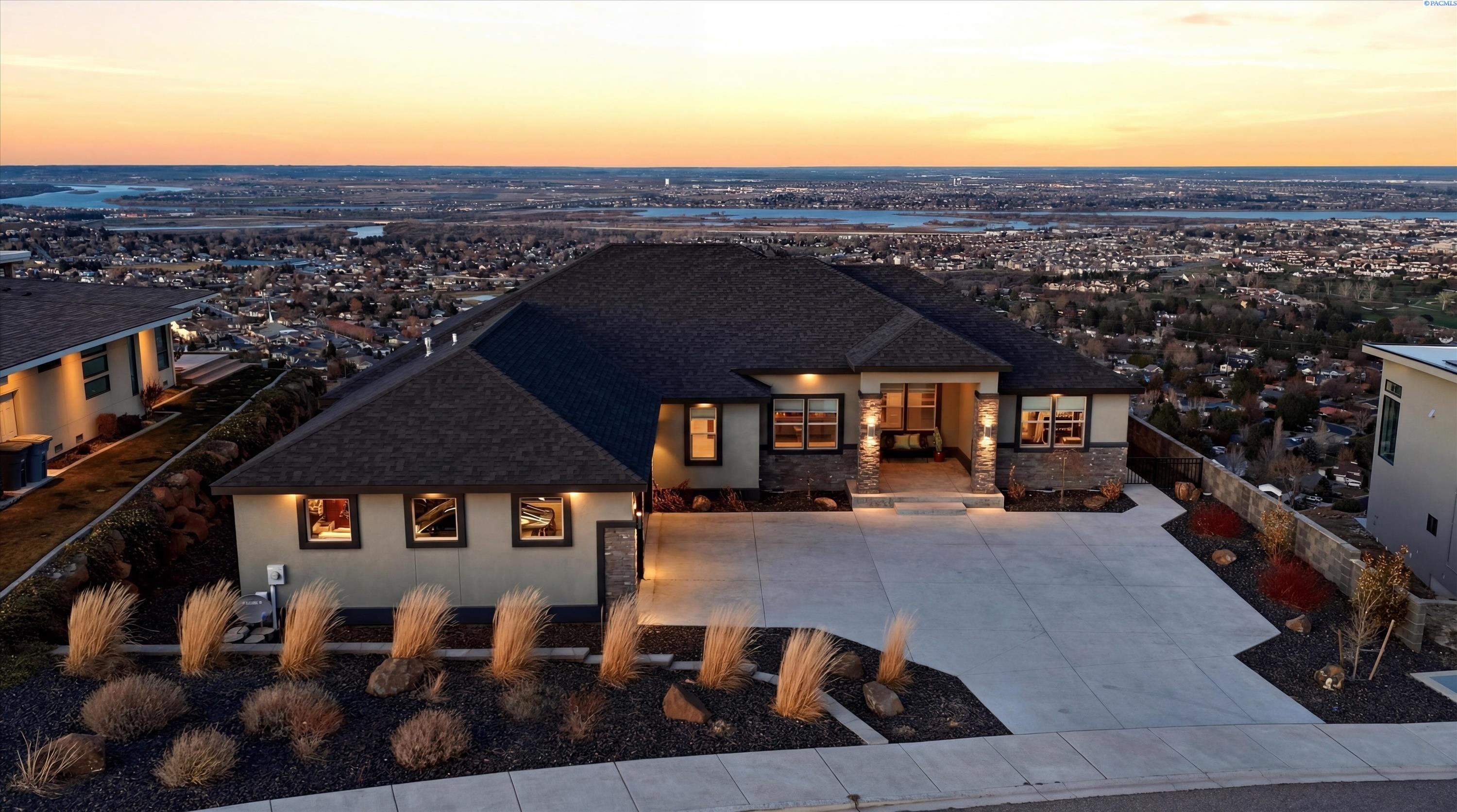 2508 Falconcrest Loop, Richland, WA 99352