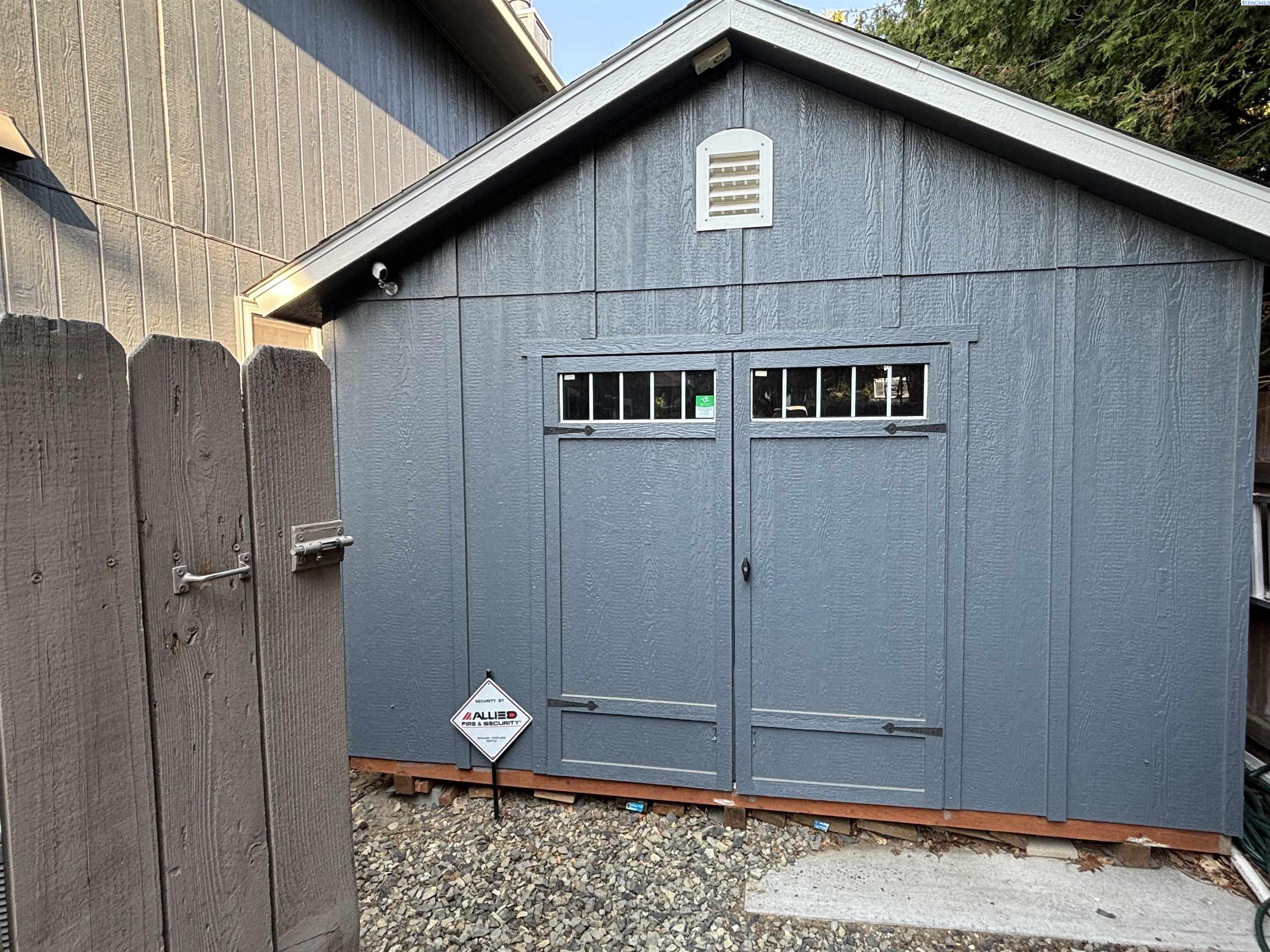 2429 Mark Ct, Richland, WA 99352