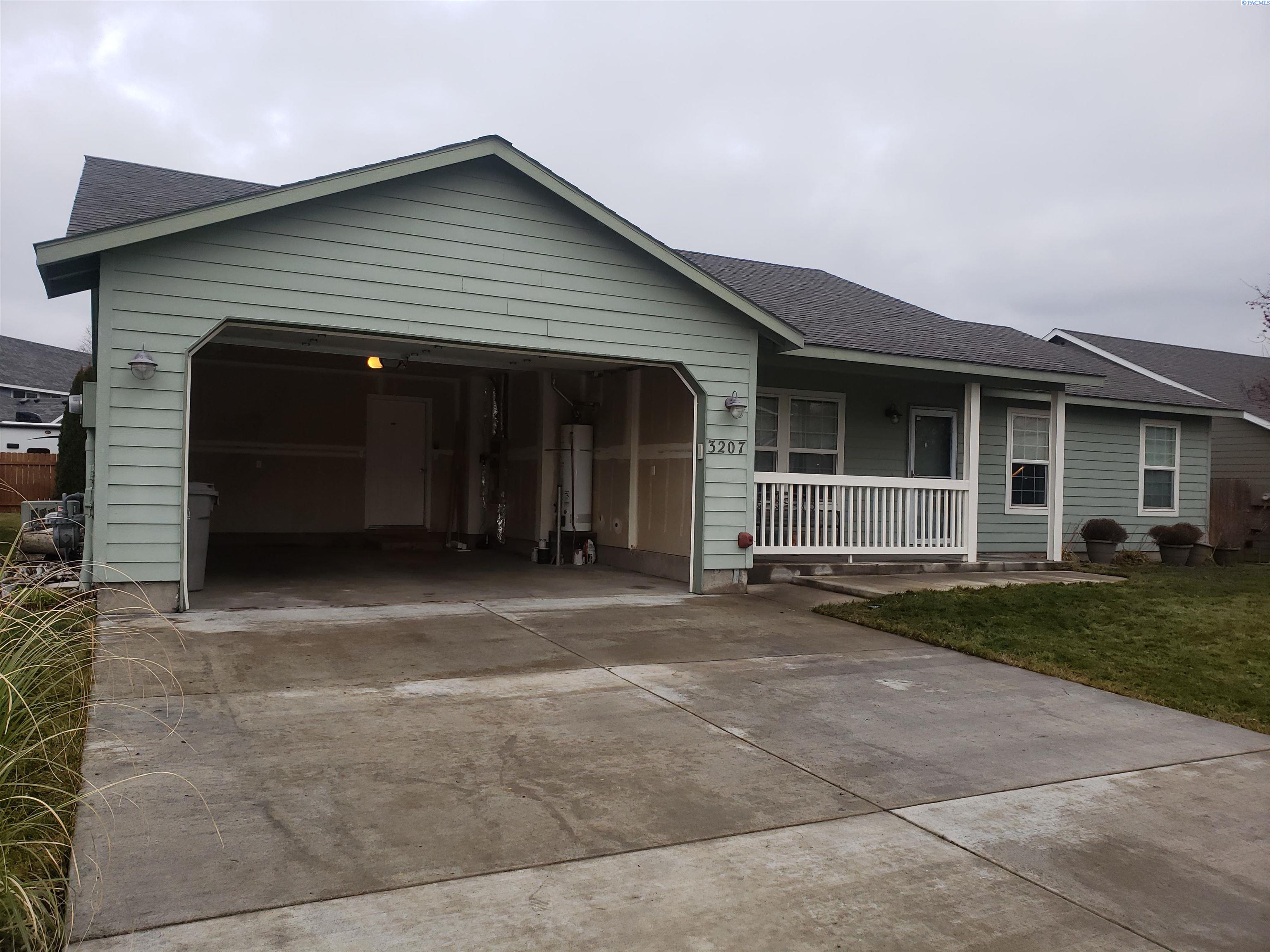 Homes for sale in Kennewick, WA | 3207 S Rainier St, Kennewick, WA 99337 | MLS# 291024