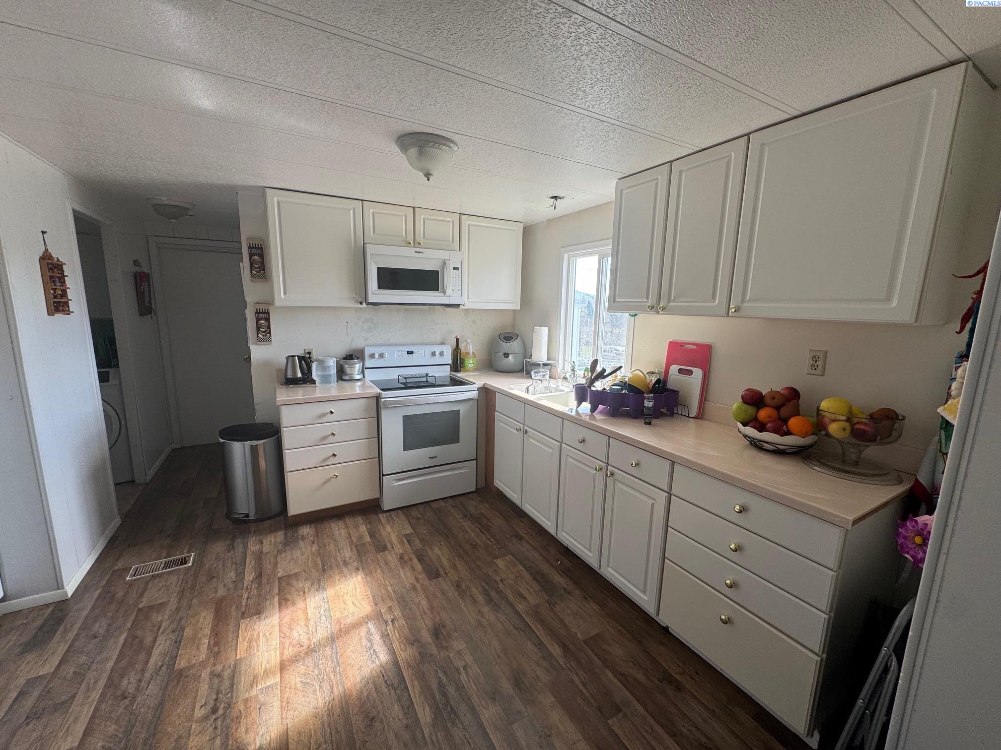 Homes for sale in Selah, WA | 119 Freedom Ln, Selah, WA 98942 | MLS# 291048