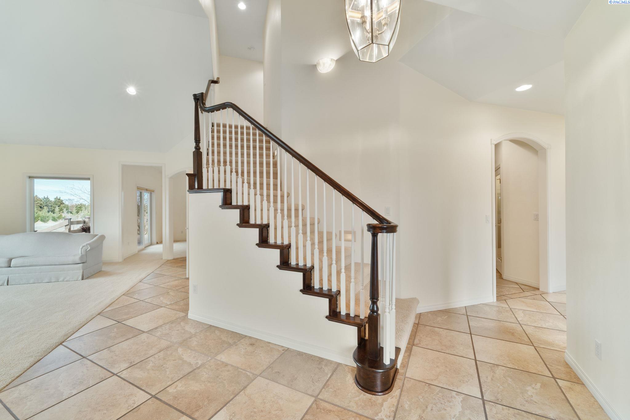 21 Alta Ln, Pasco, WA 99301