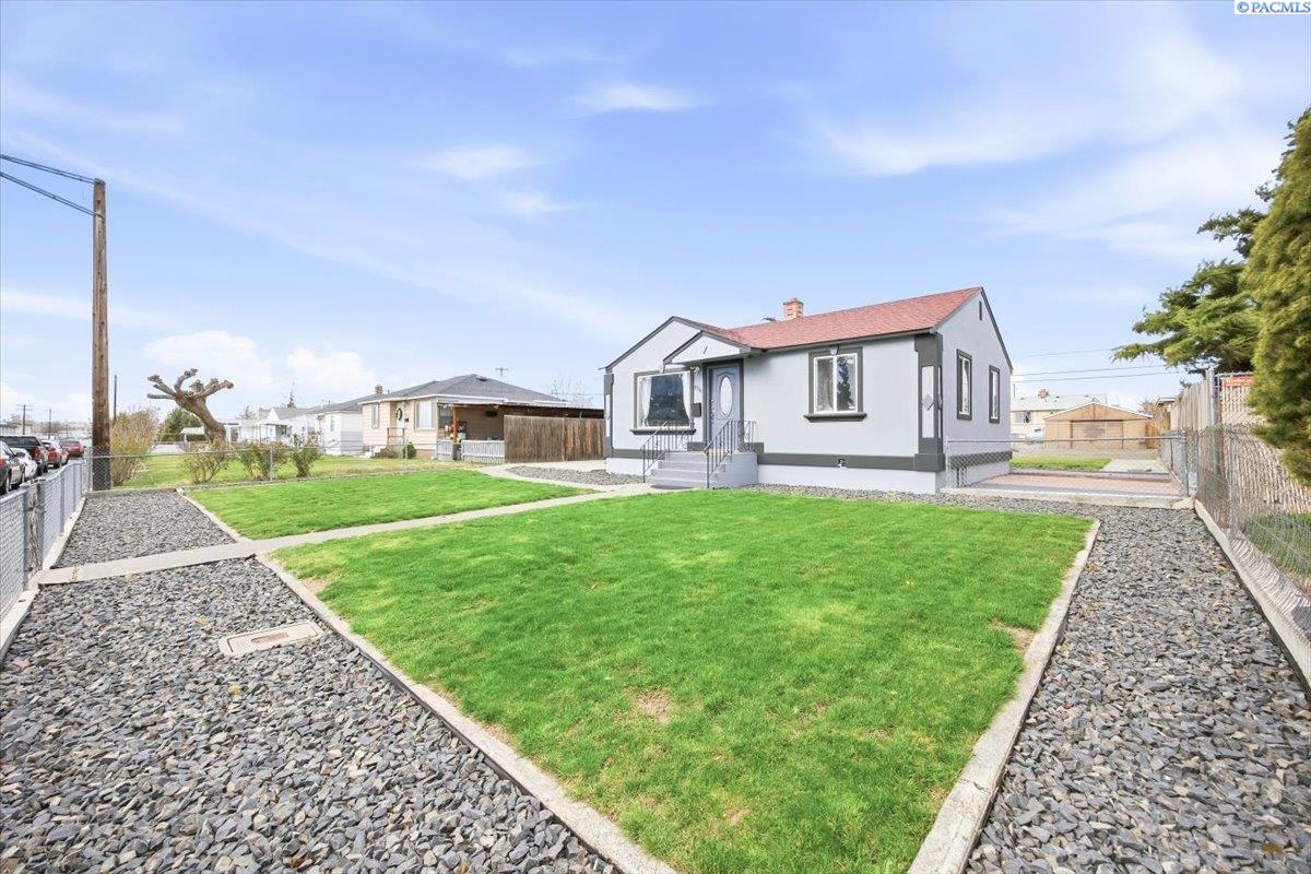 Homes for sale in Pasco, WA | 1715 W Bonneville Street, Pasco, WA 99301 | MLS# 291072