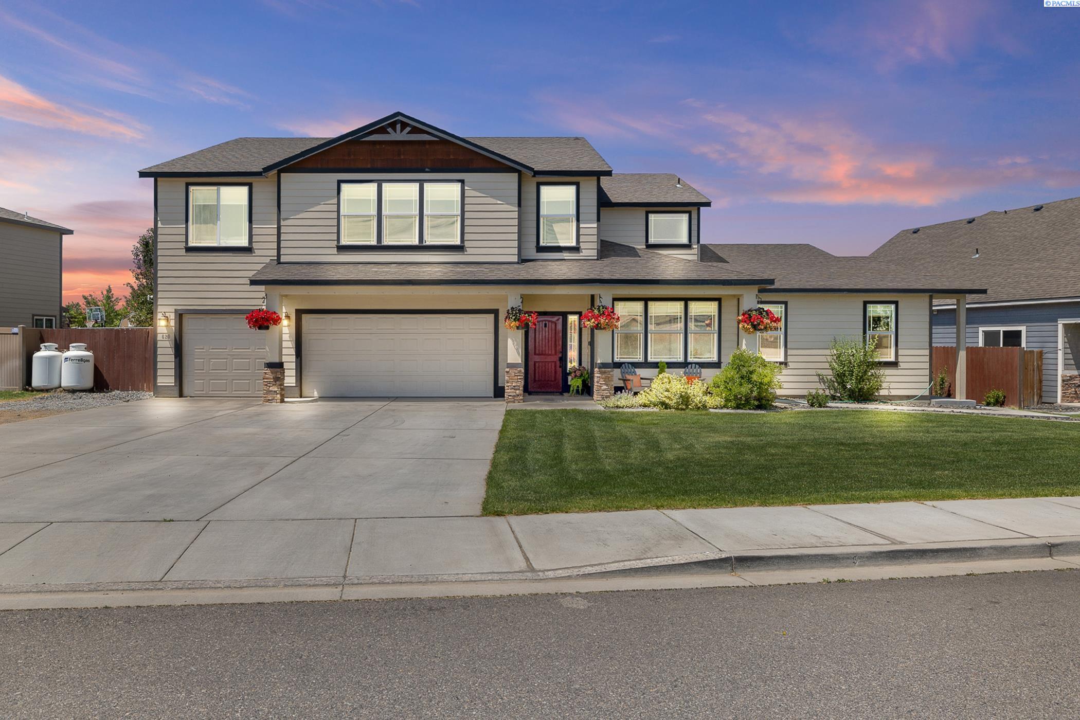 629 Pinnacle Dr, West Richland, WA 99353
