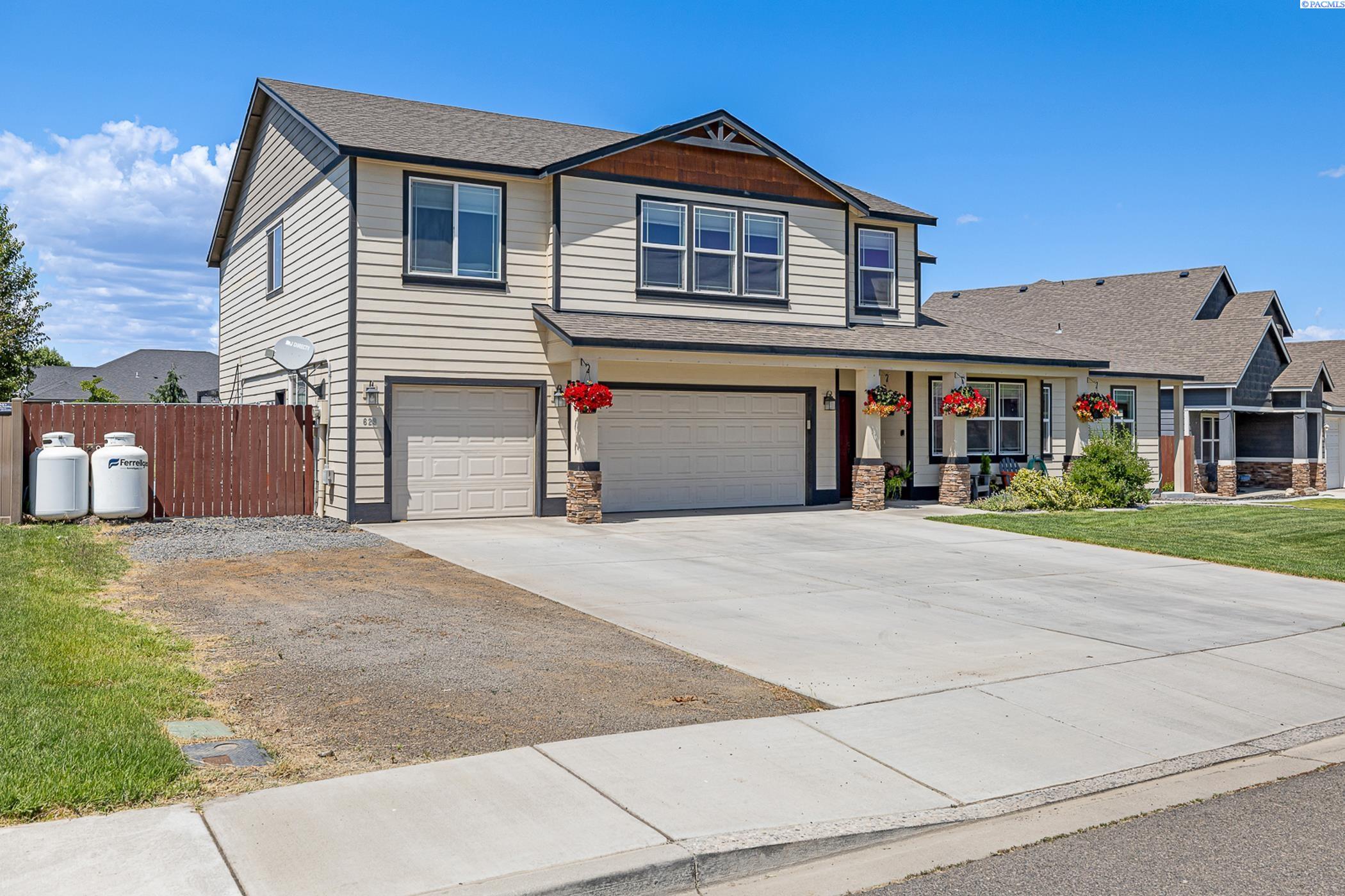 629 Pinnacle Dr, West Richland, WA 99353