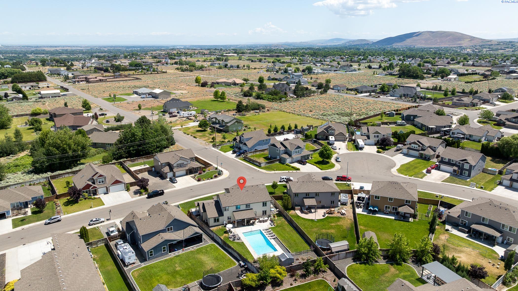 629 Pinnacle Dr, West Richland, WA 99353