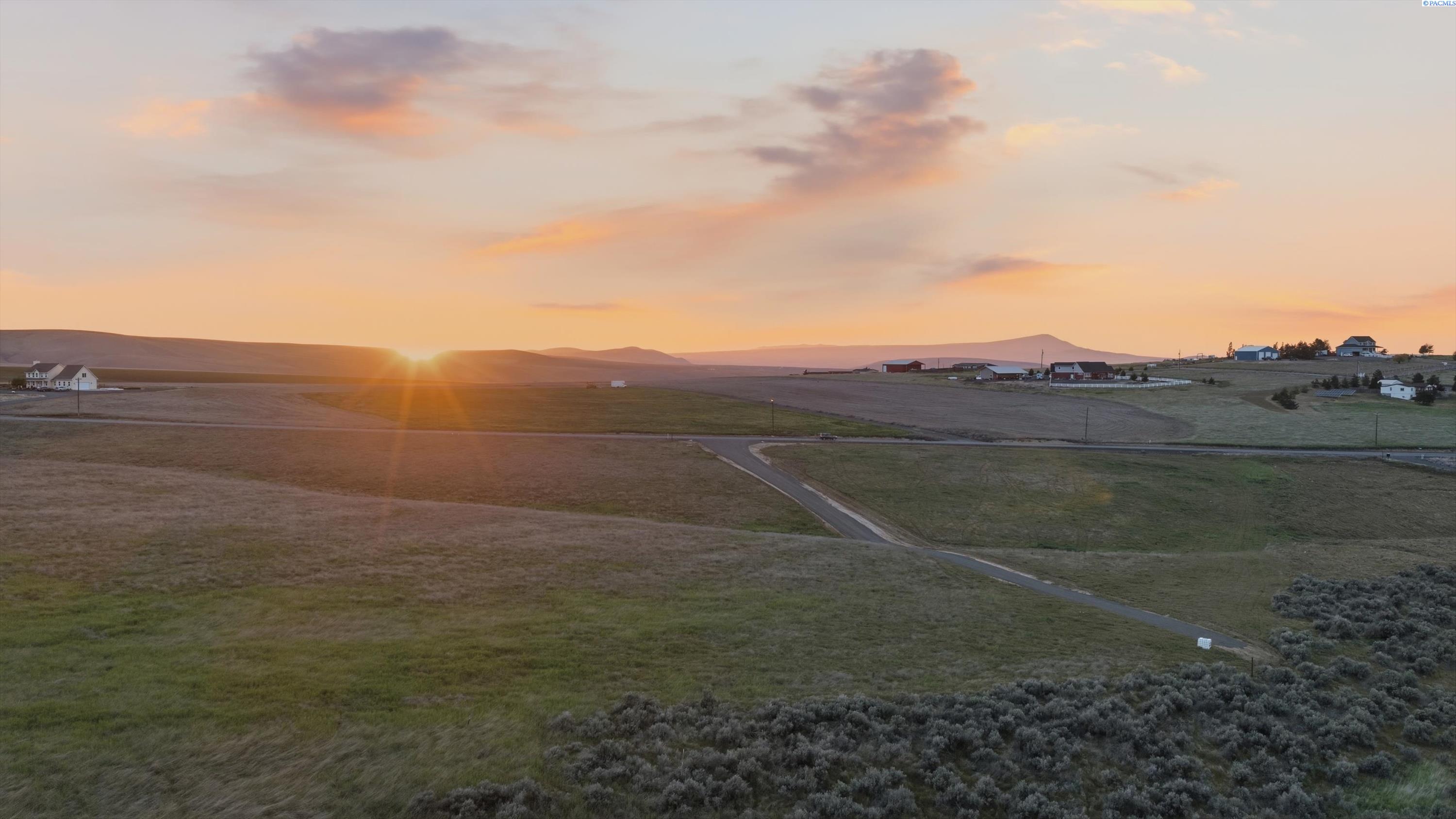 100900 Bastian Pr Se, Kennewick, WA 99338