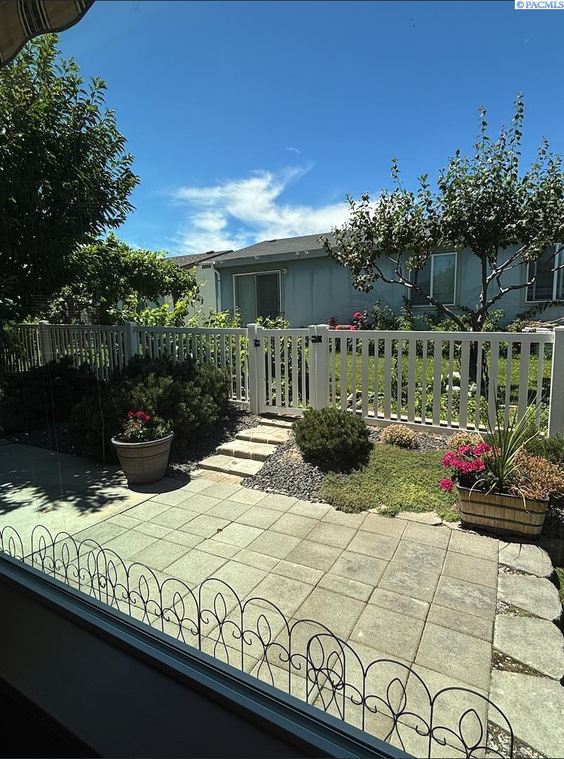 1691 Cactus Loop, Richland, WA 99352