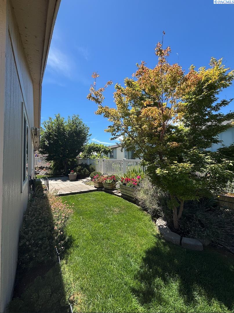 1691 Cactus Loop, Richland, WA 99352