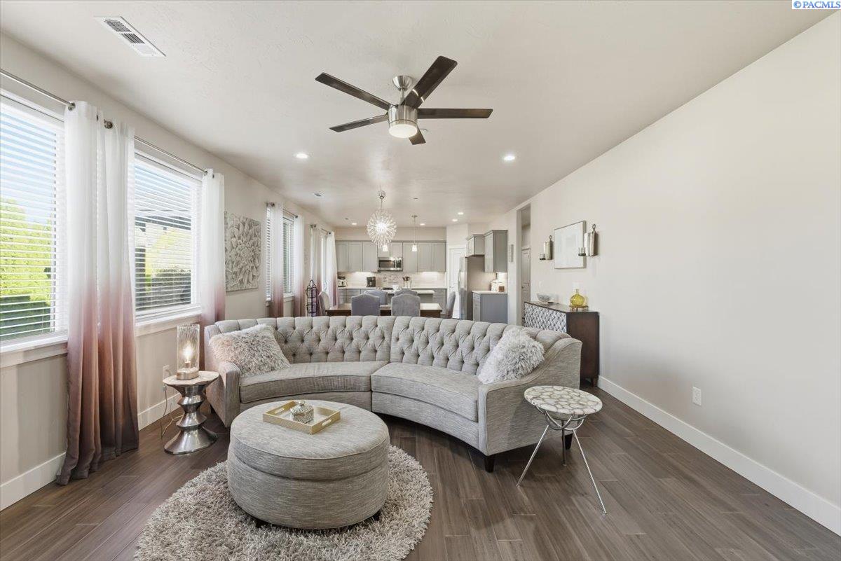 4939 Smitty Dr, Richland, WA 99352