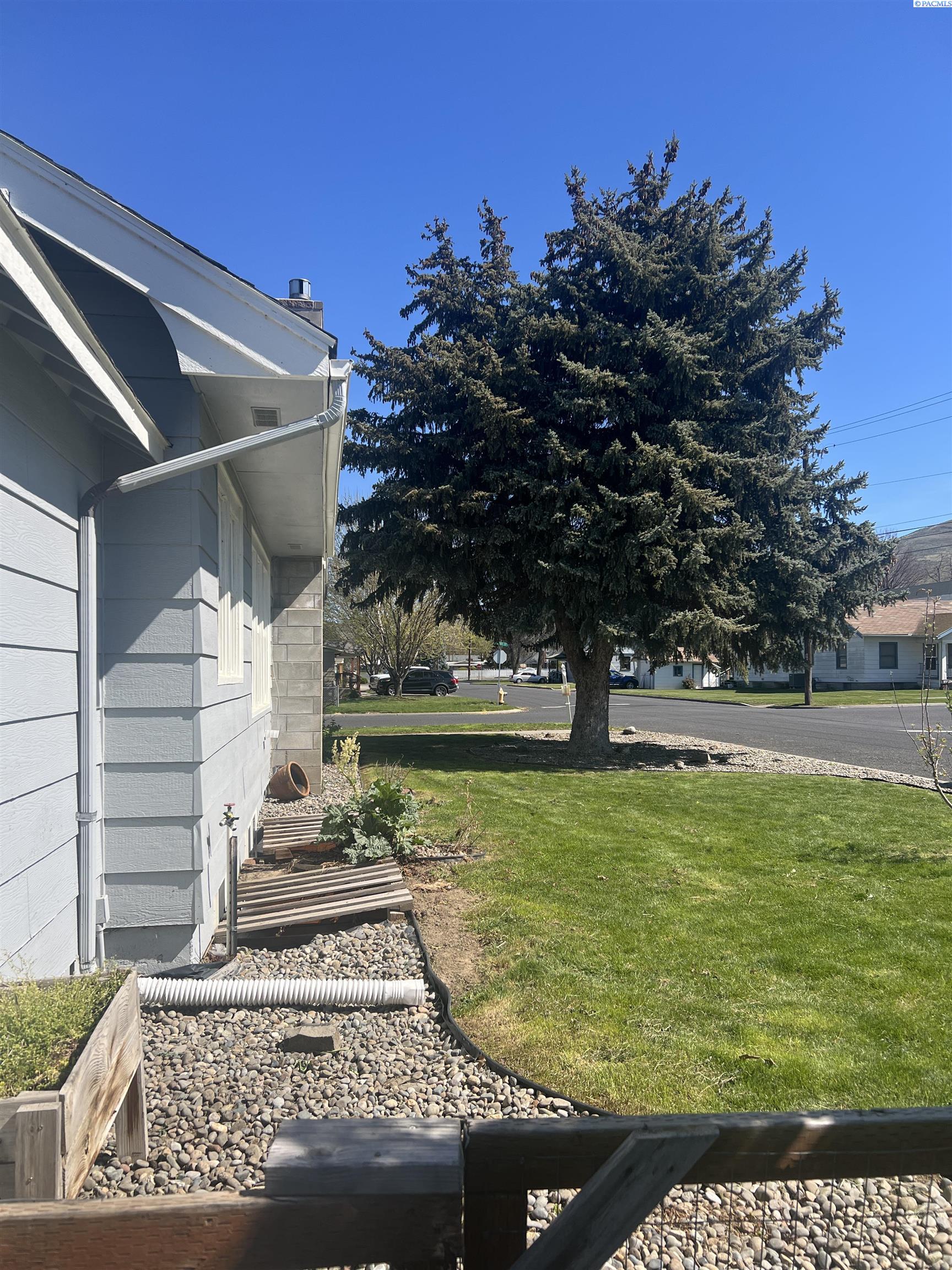 619 Court St, Prosser, WA 99350