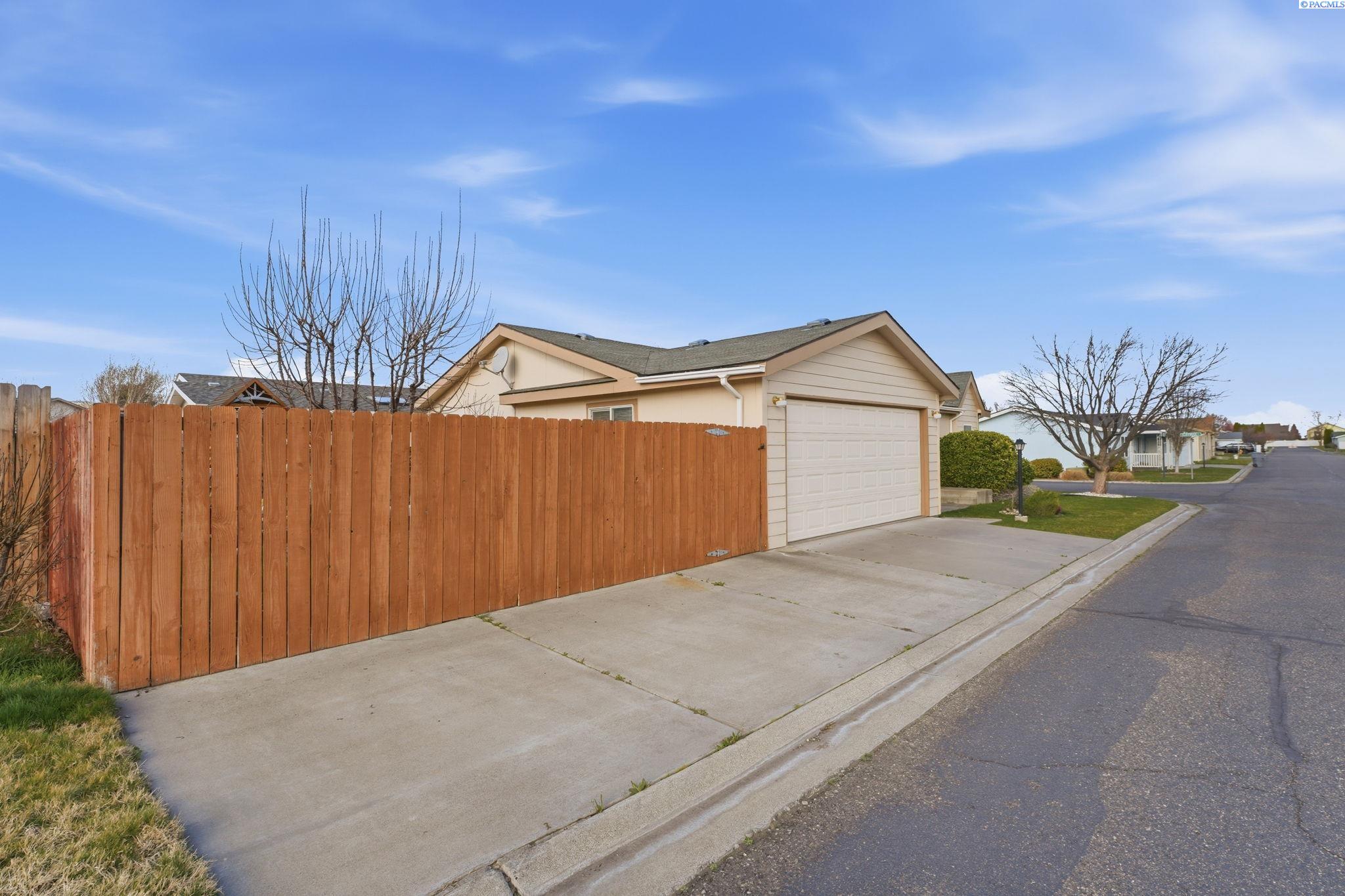 1609 Lantana Ave, Richland, WA 99352