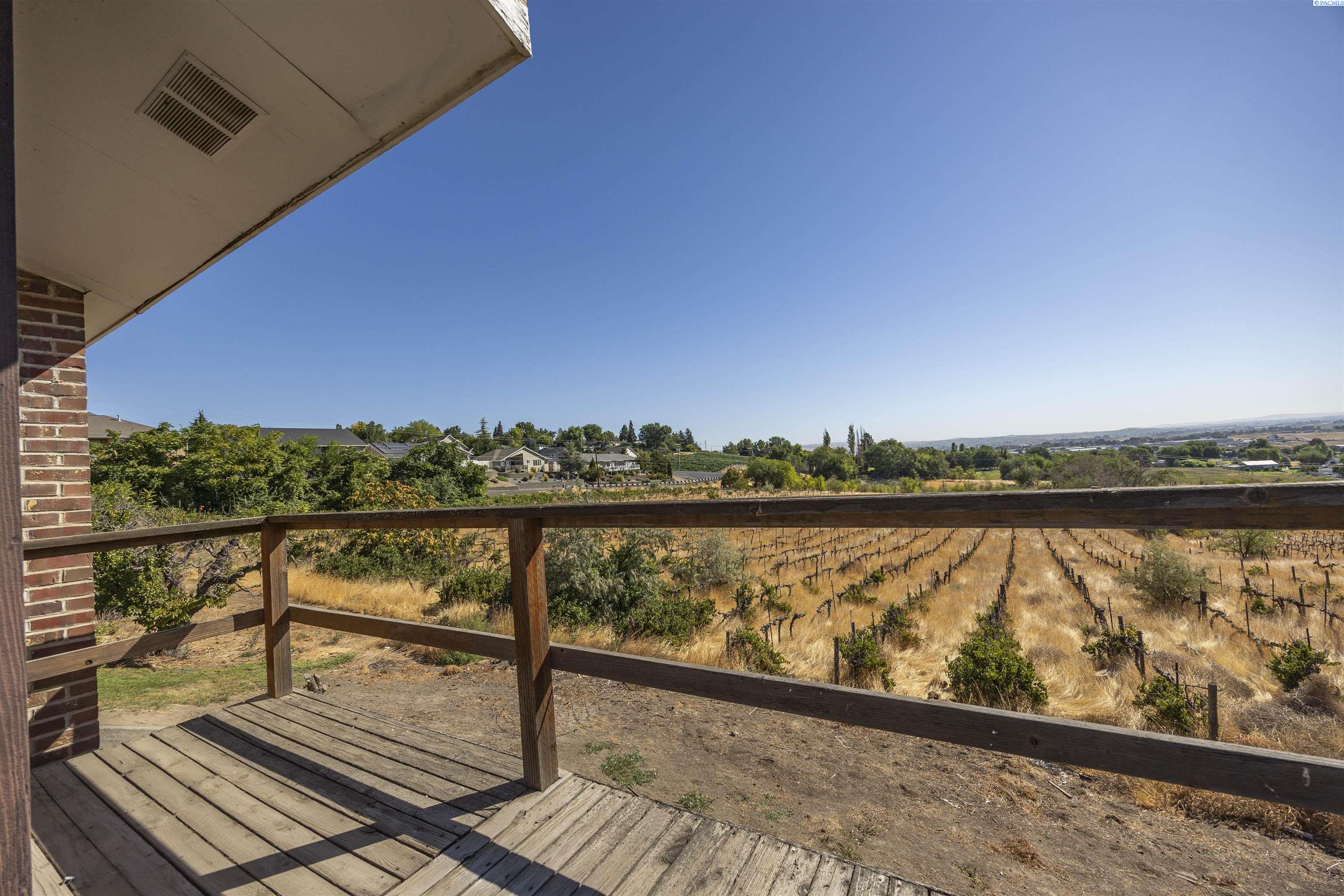 1381 Riverside Ave, Sunnyside, WA 98944