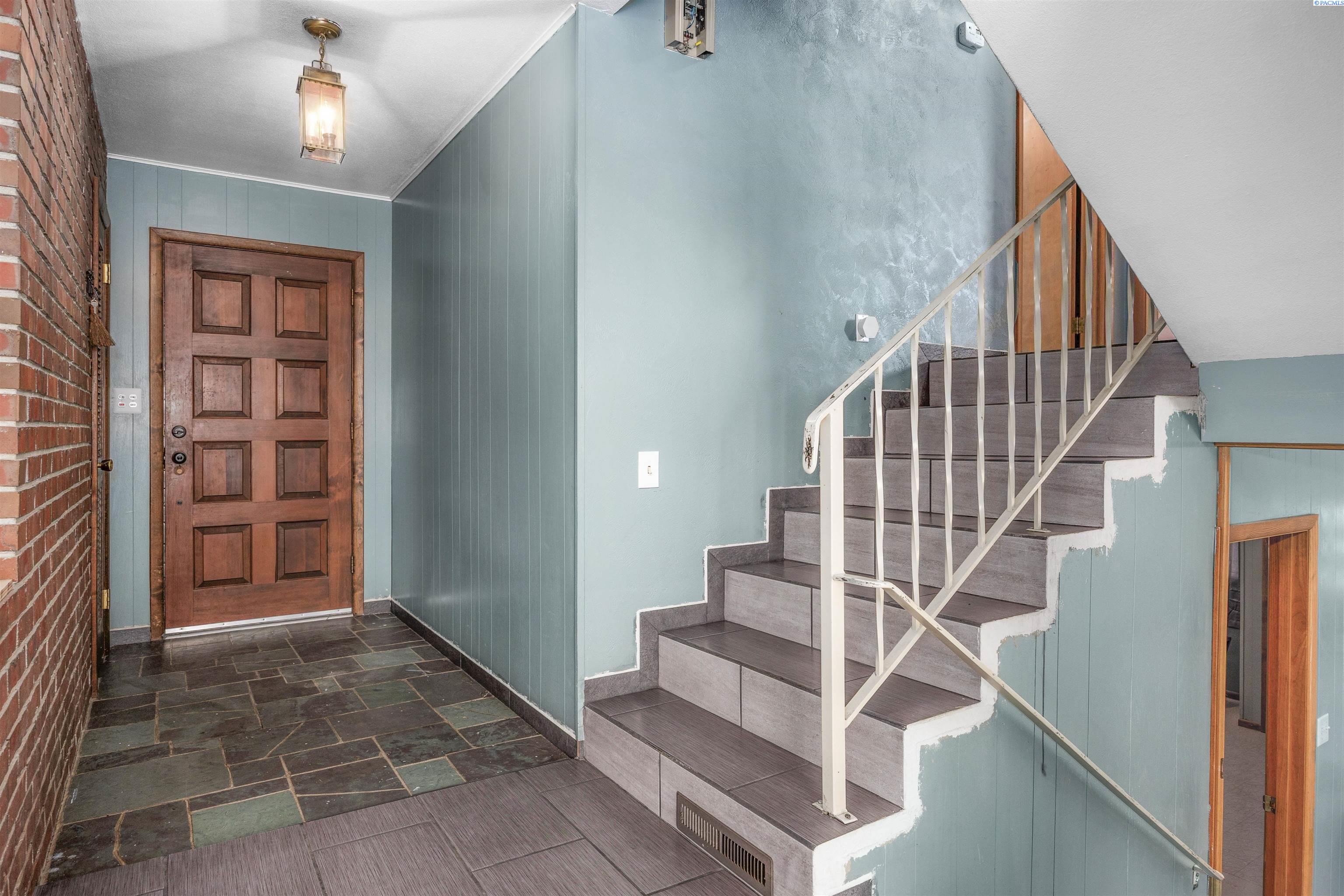 1381 Riverside Ave, Sunnyside, WA 98944