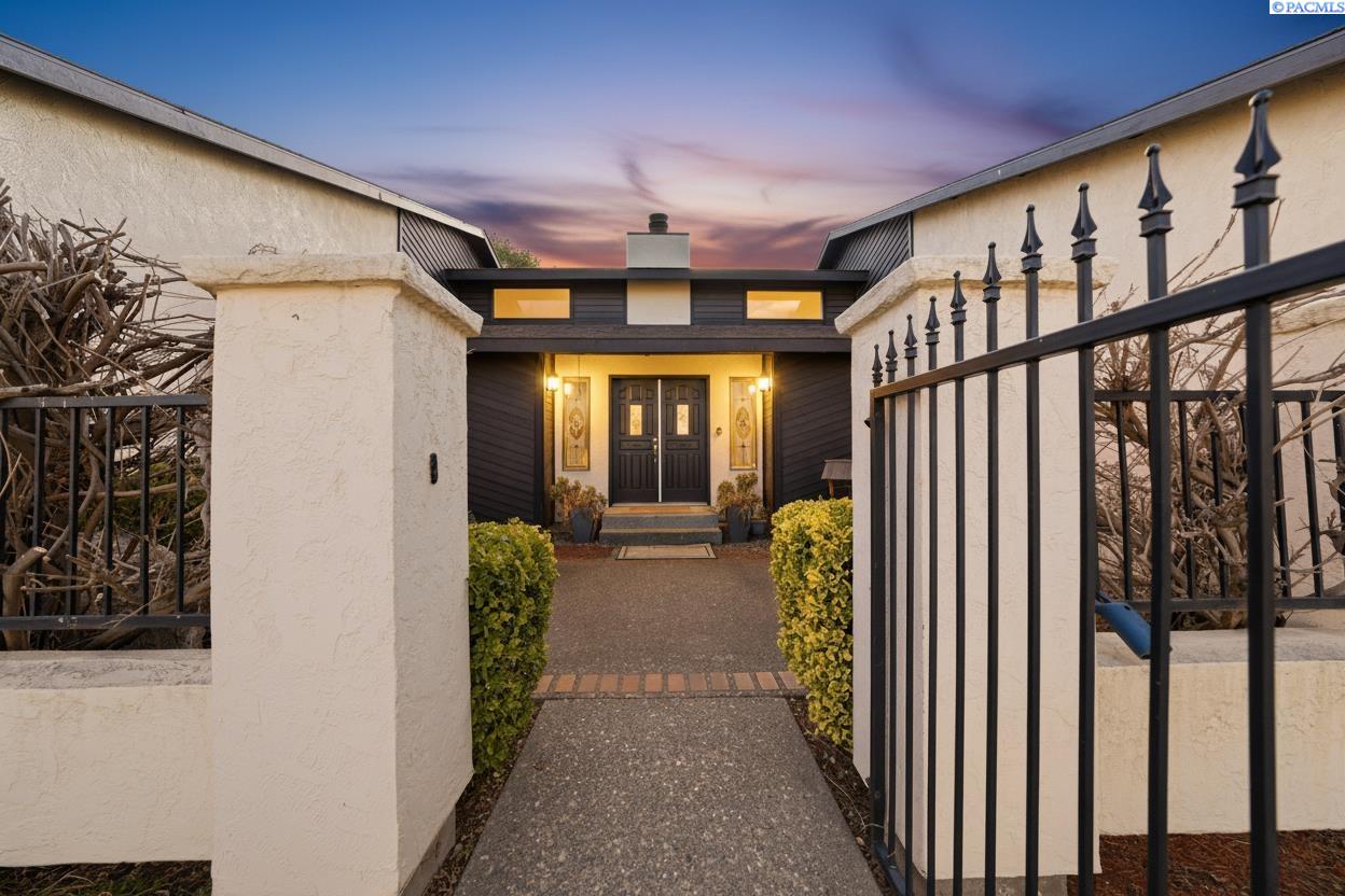 4135 Laurel Dr, West Richland, WA 99353