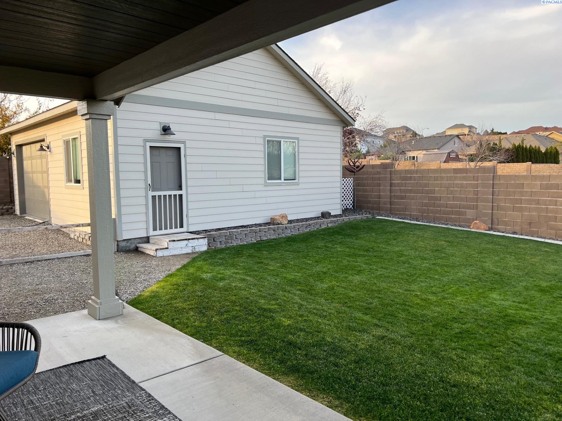 5005 Pinehurst Dr, Pasco, WA 99301