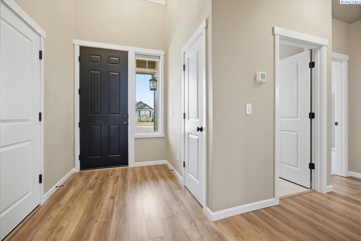 3919 Charleston , Pasco, WA 99301