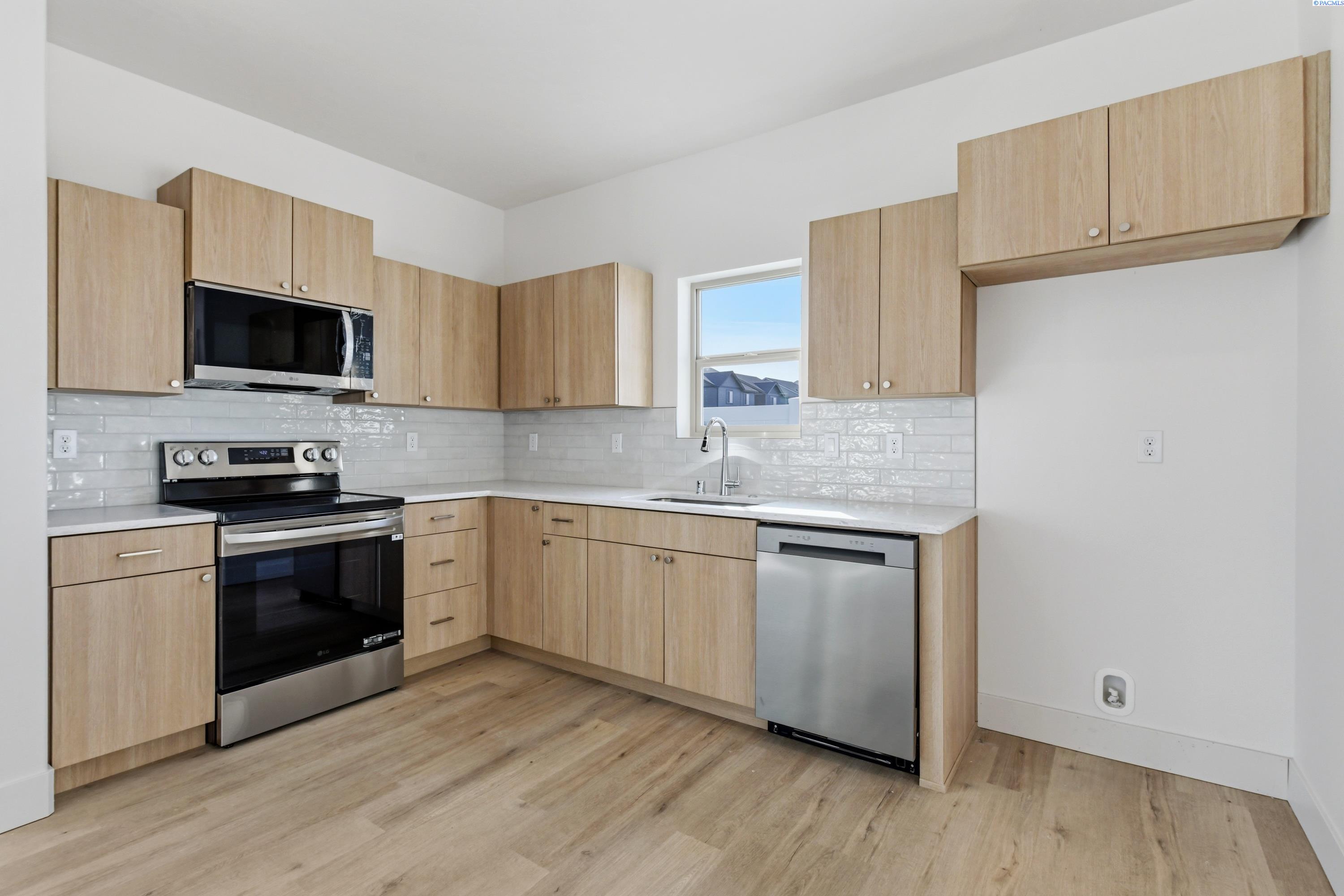 302 Kraus Ct, West Richland WA 99353