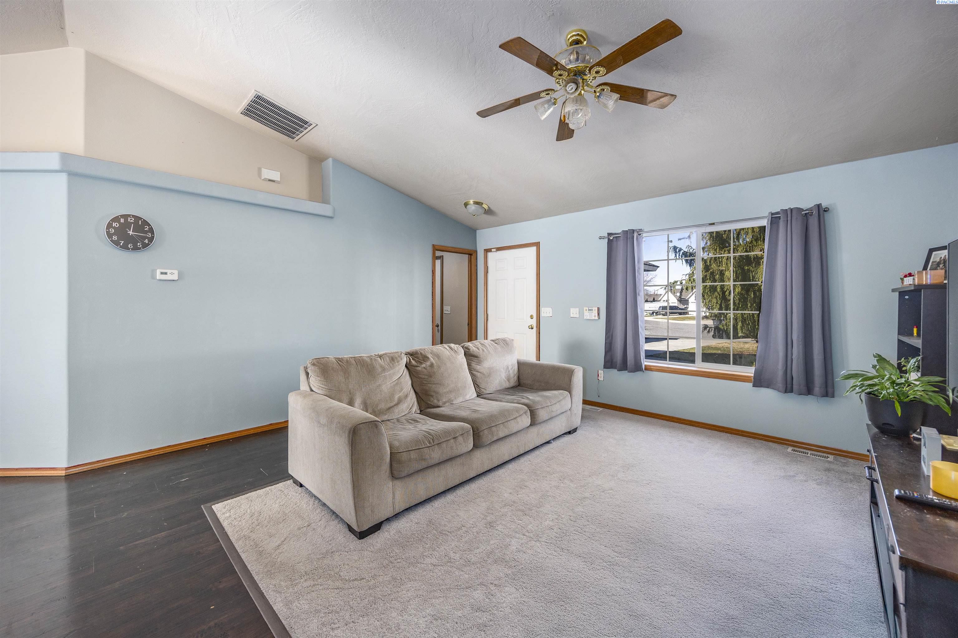 8608 Heathrow Ct, Pasco, WA 99301