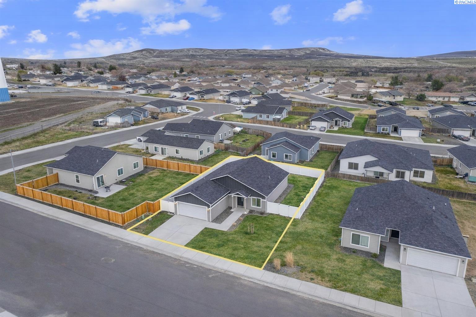 1344 14th St, Benton City, WA 99320