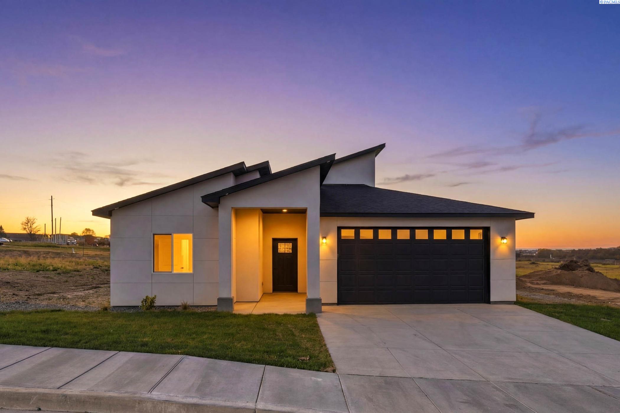 405 Hogan St, Sunnyside, WA 98944