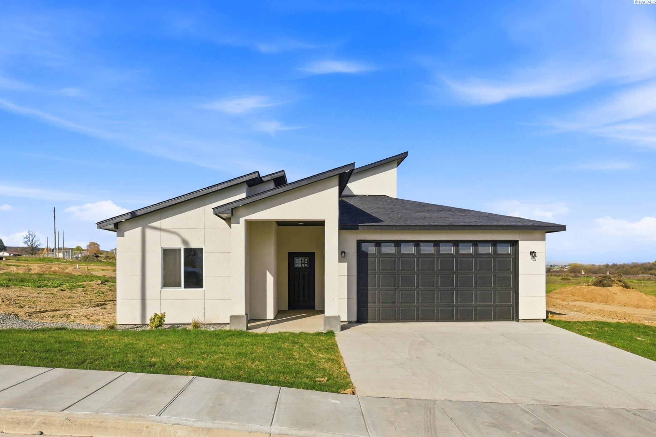 405 Hogan St, Sunnyside, WA 98944