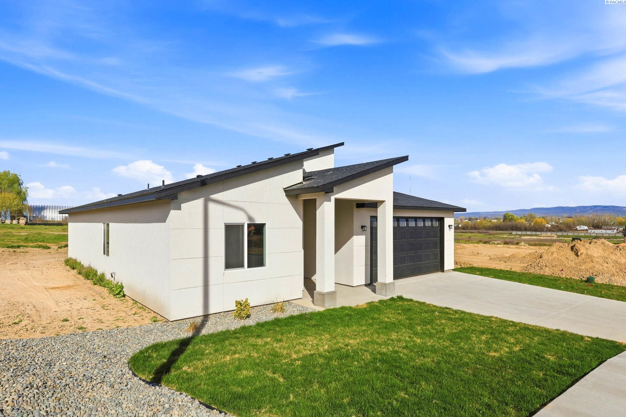 405 Hogan St, Sunnyside, WA 98944