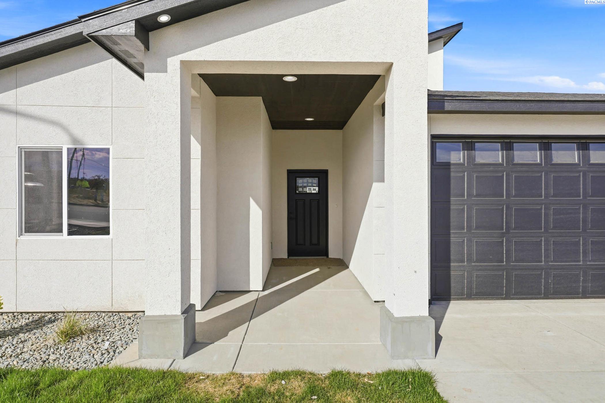 405 Hogan St, Sunnyside, WA 98944